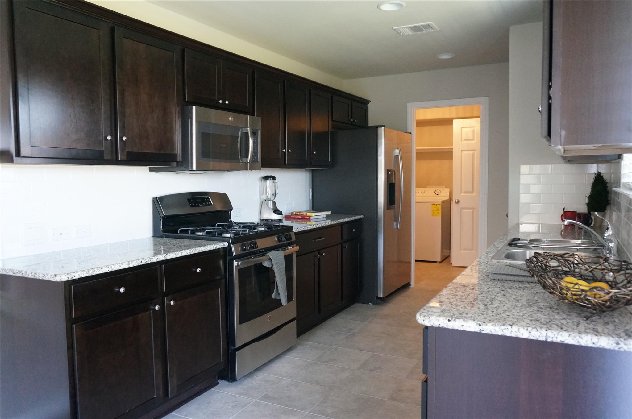 399 Langely None Property Photo 6