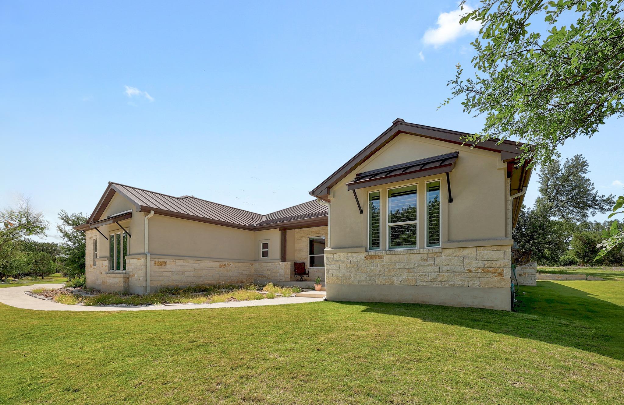 105 Arrowhead Rd Property Photo 6