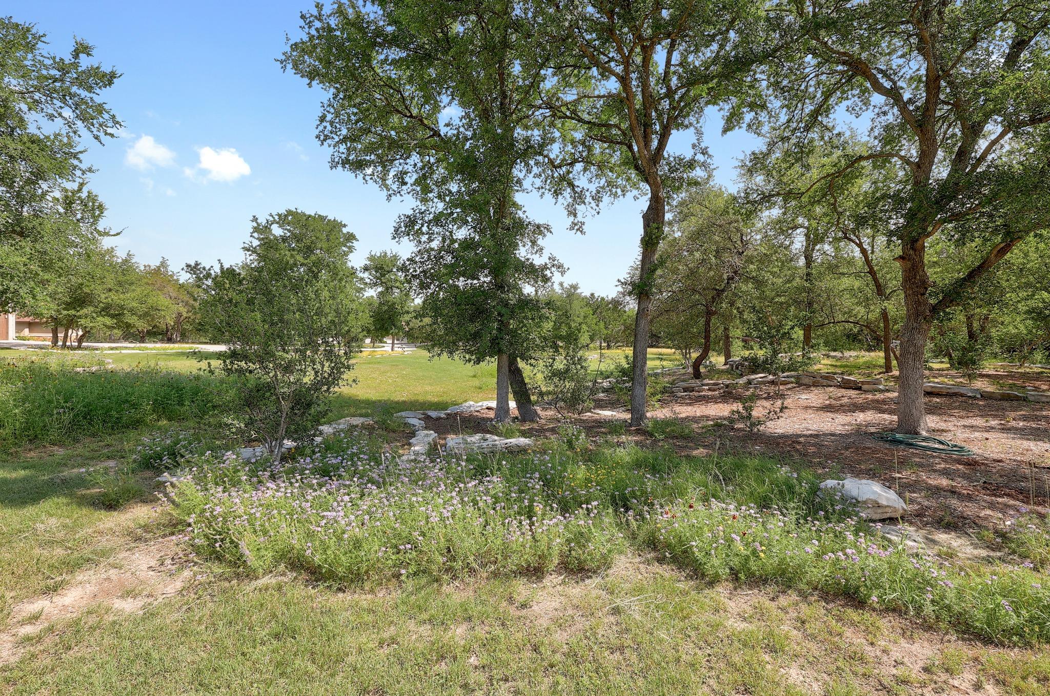 105 Arrowhead Rd Property Photo 37