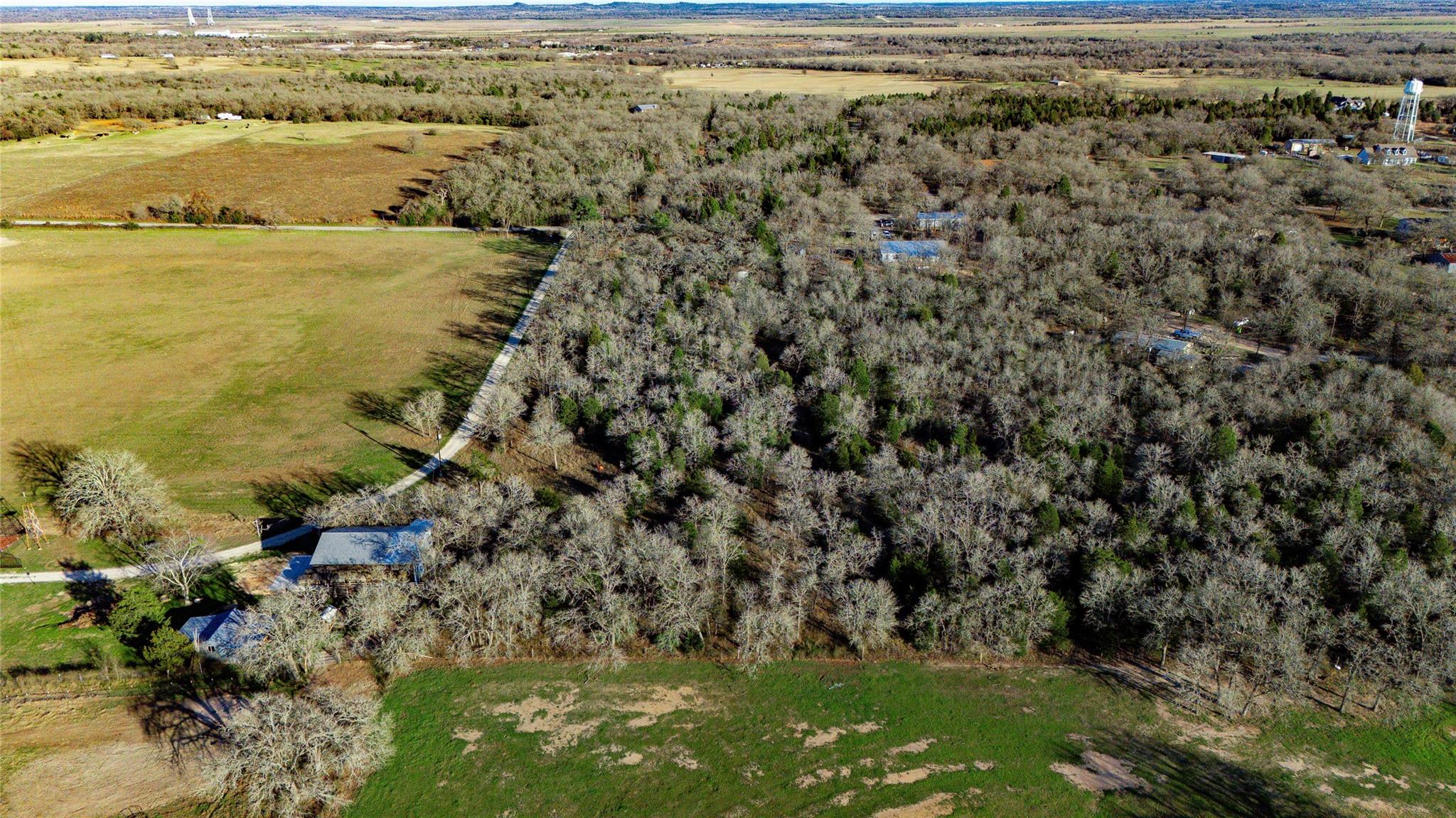 763 N County Line Rd Property Photo 3