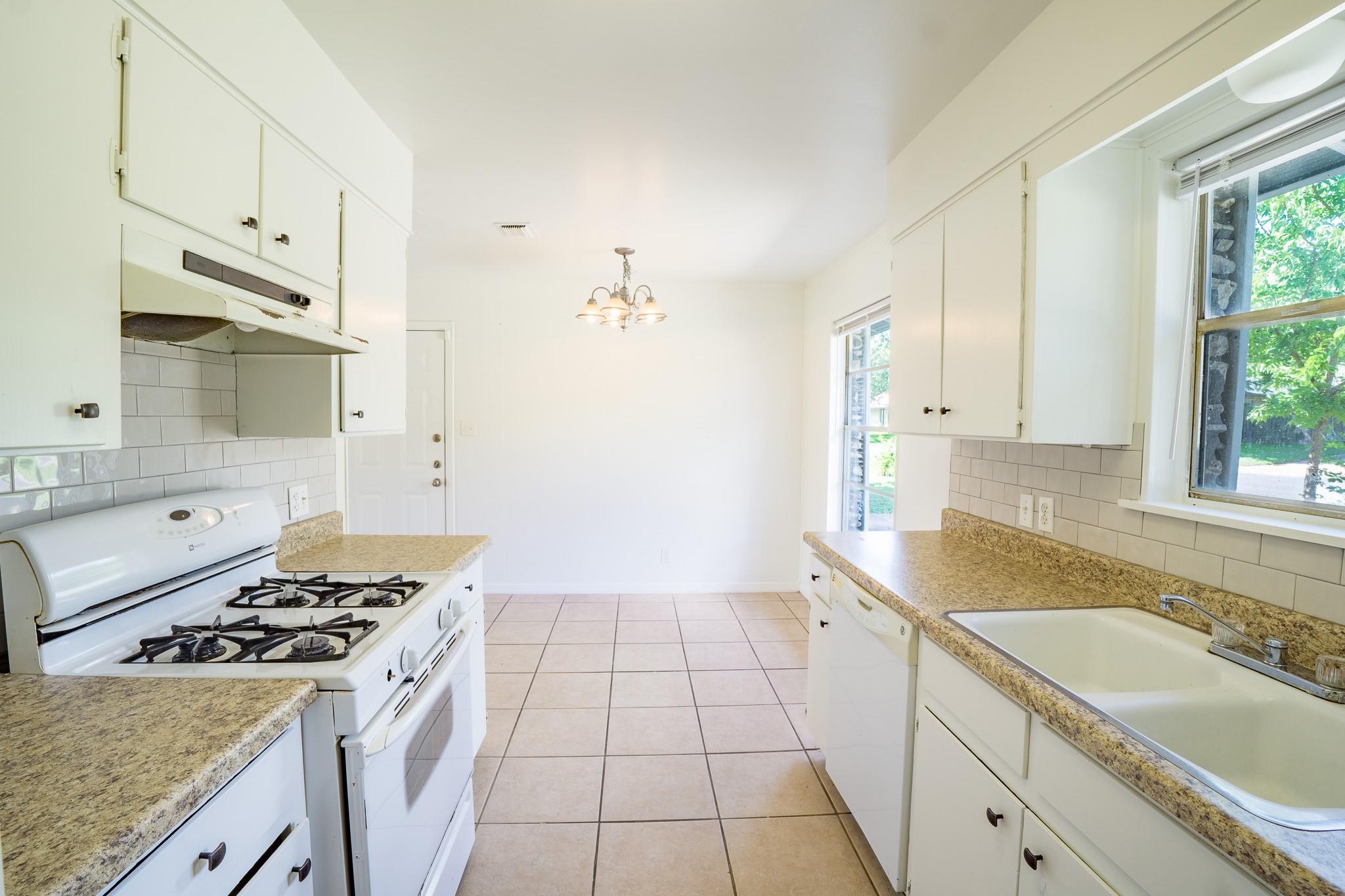 8204 Easter Cv Property Photo 3