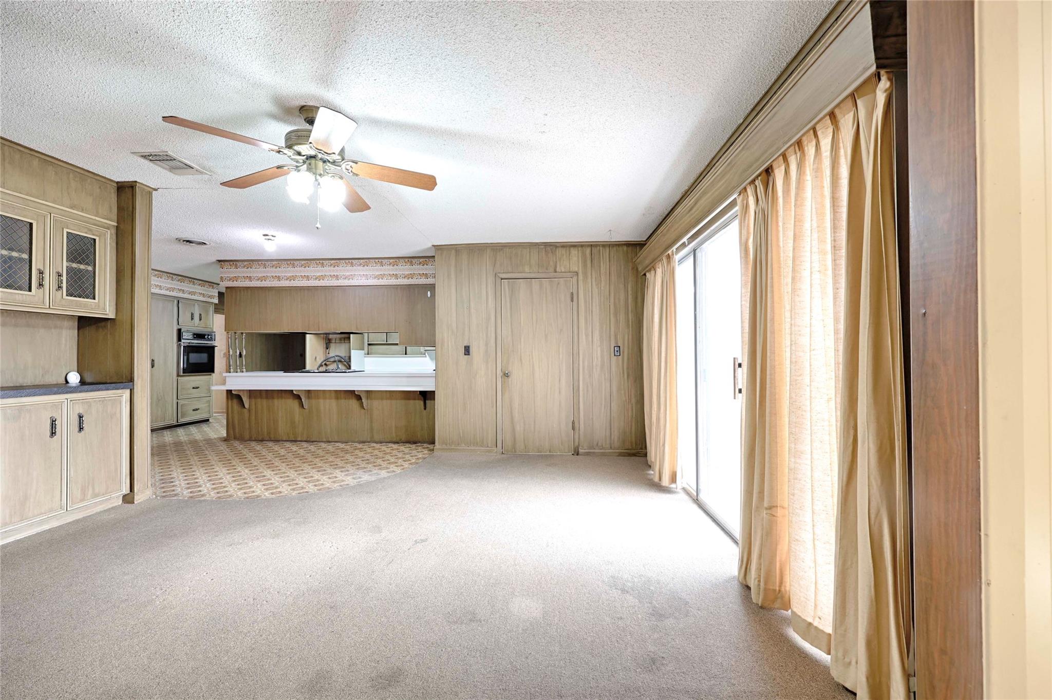 302 Baumgarten St Property Photo 5