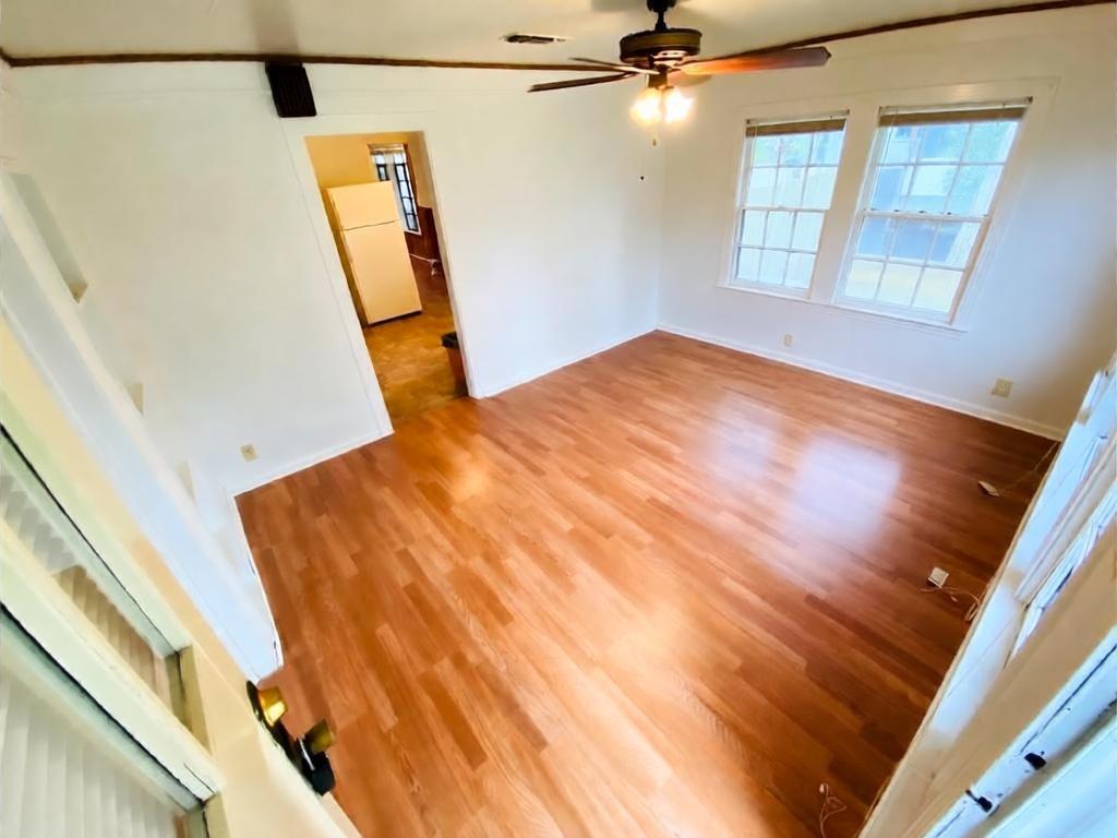 365 E Irby St Property Photo 2