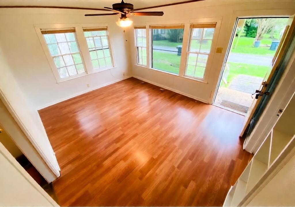 365 E Irby St Property Photo 5