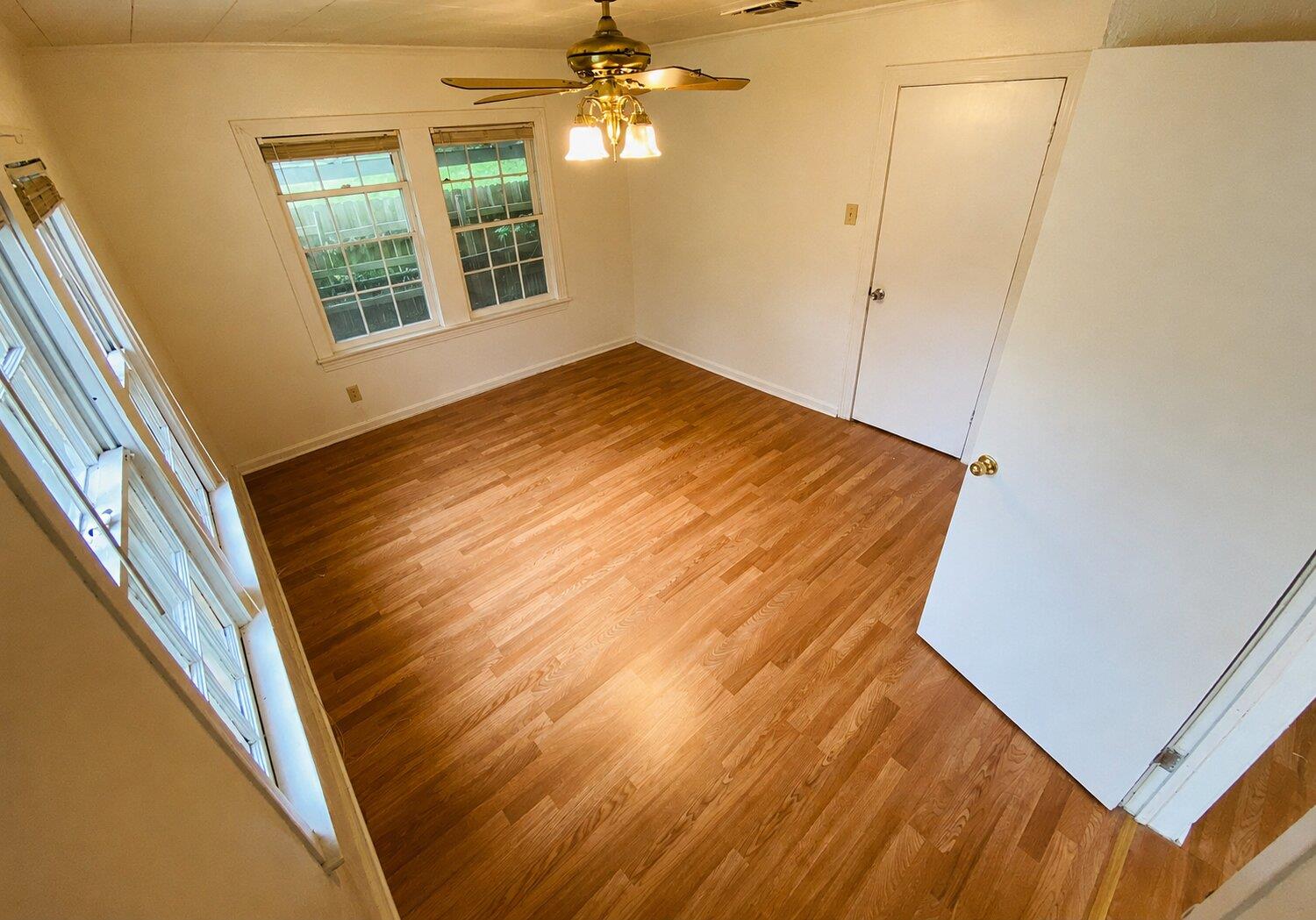 365 E Irby St Property Photo 8