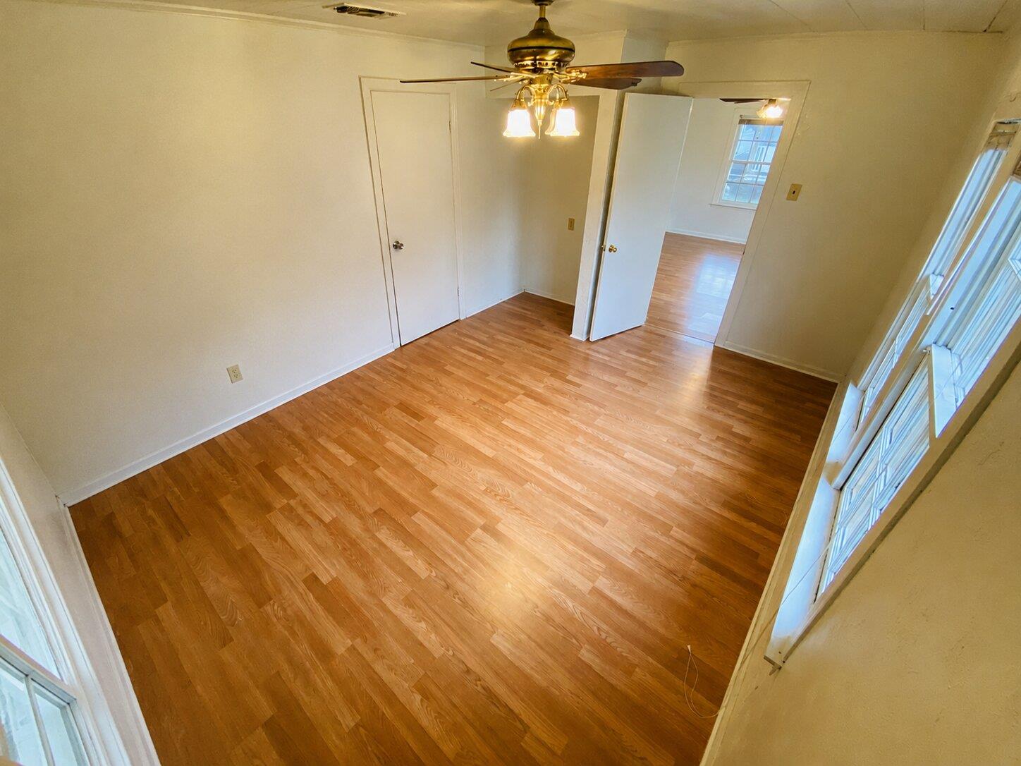 365 E Irby St Property Photo 9