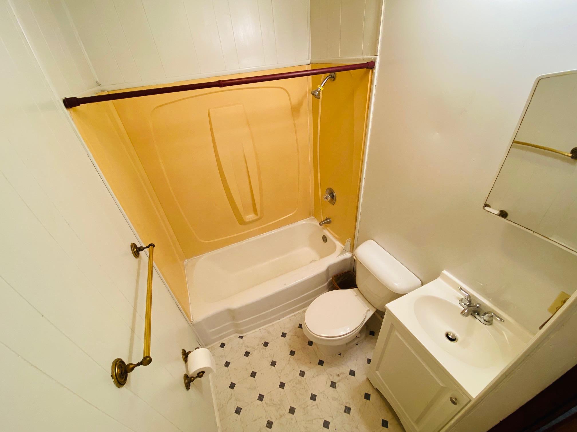 365 E Irby St Property Photo 10