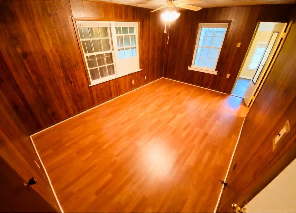 365 E Irby St Property Photo 14