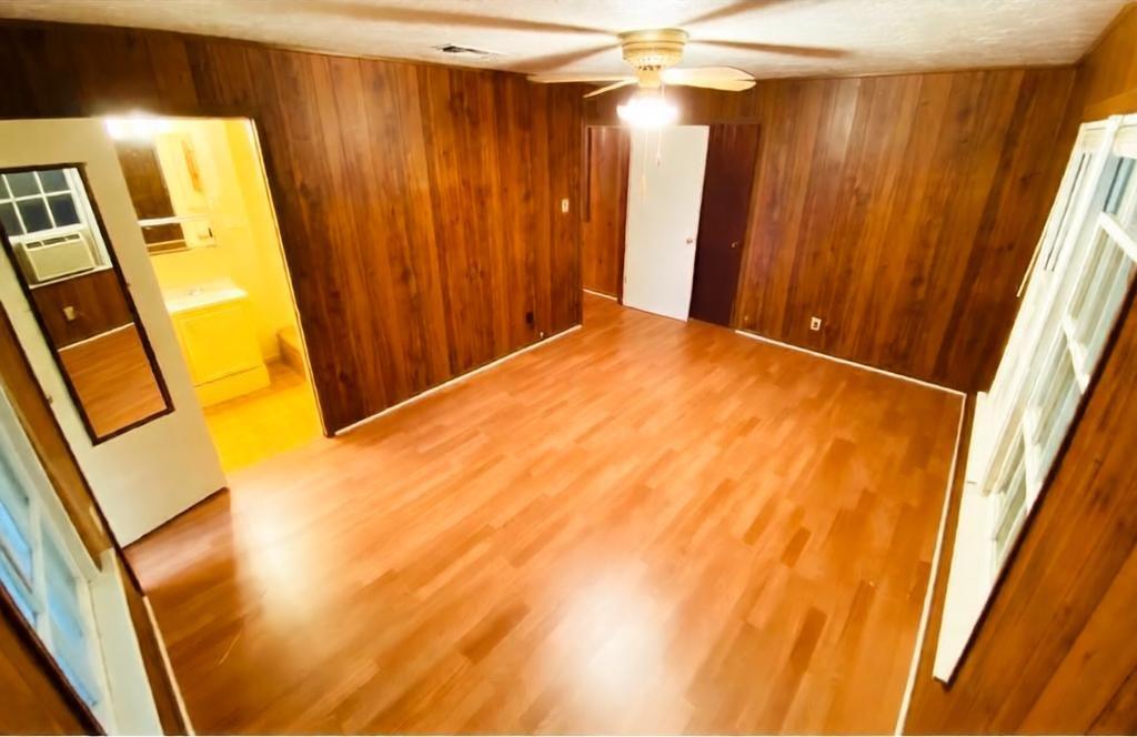 365 E Irby St Property Photo 15