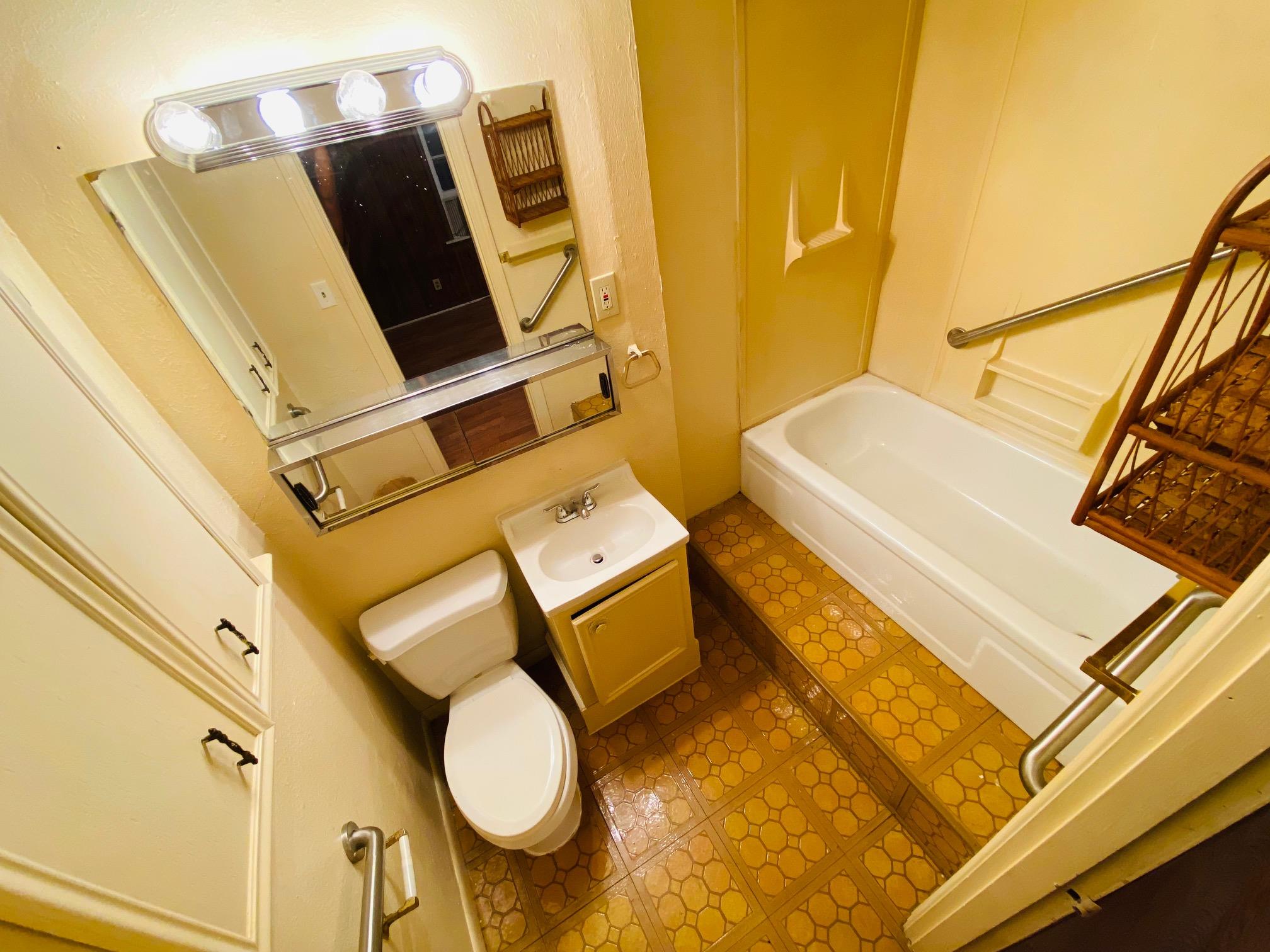 365 E Irby St Property Photo 16