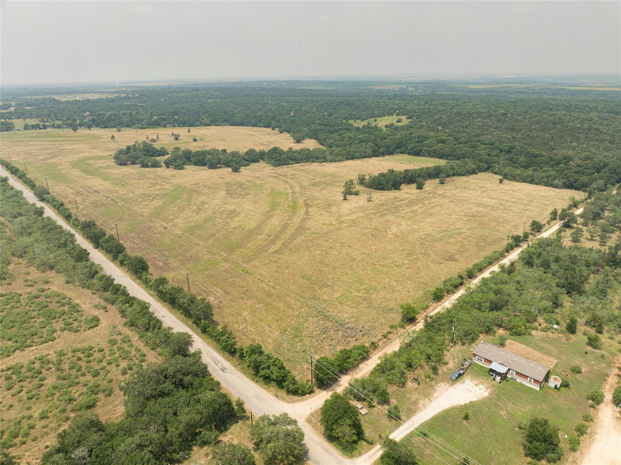 475 County Line Rd Property Photo 6