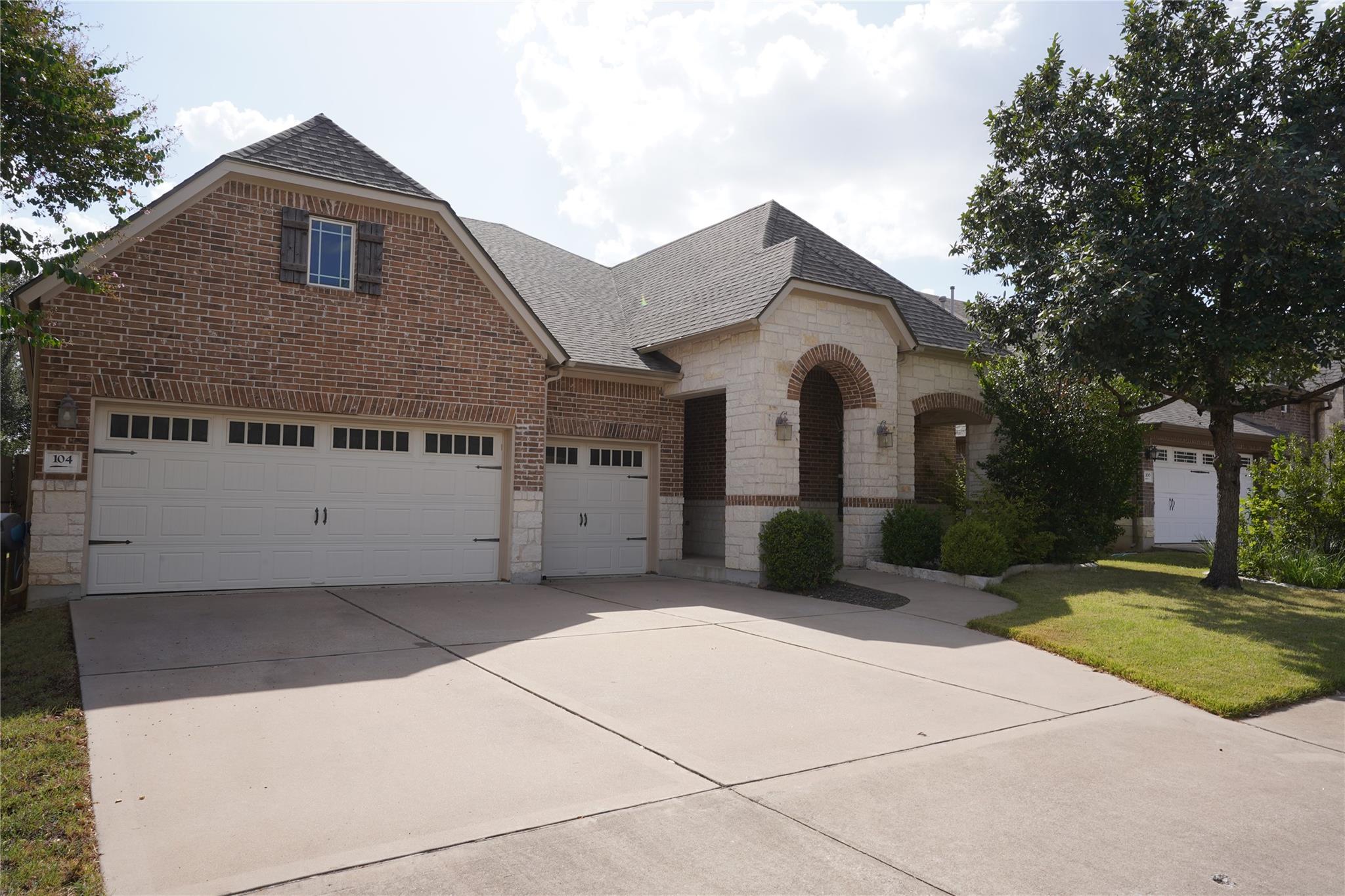 104 Azimuth Dr Property Photo 2