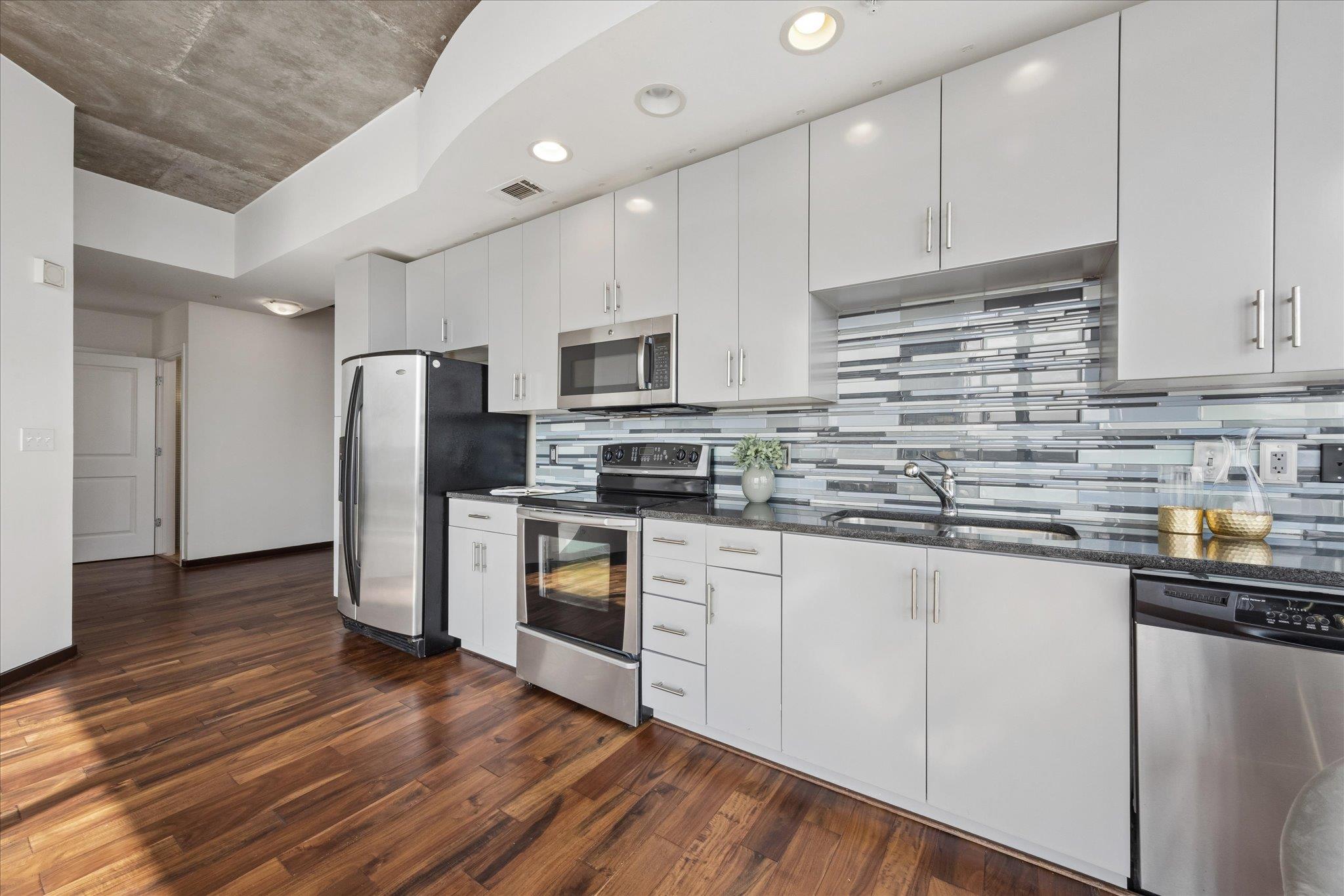 360 Nueces St #4202 Property Photo 11