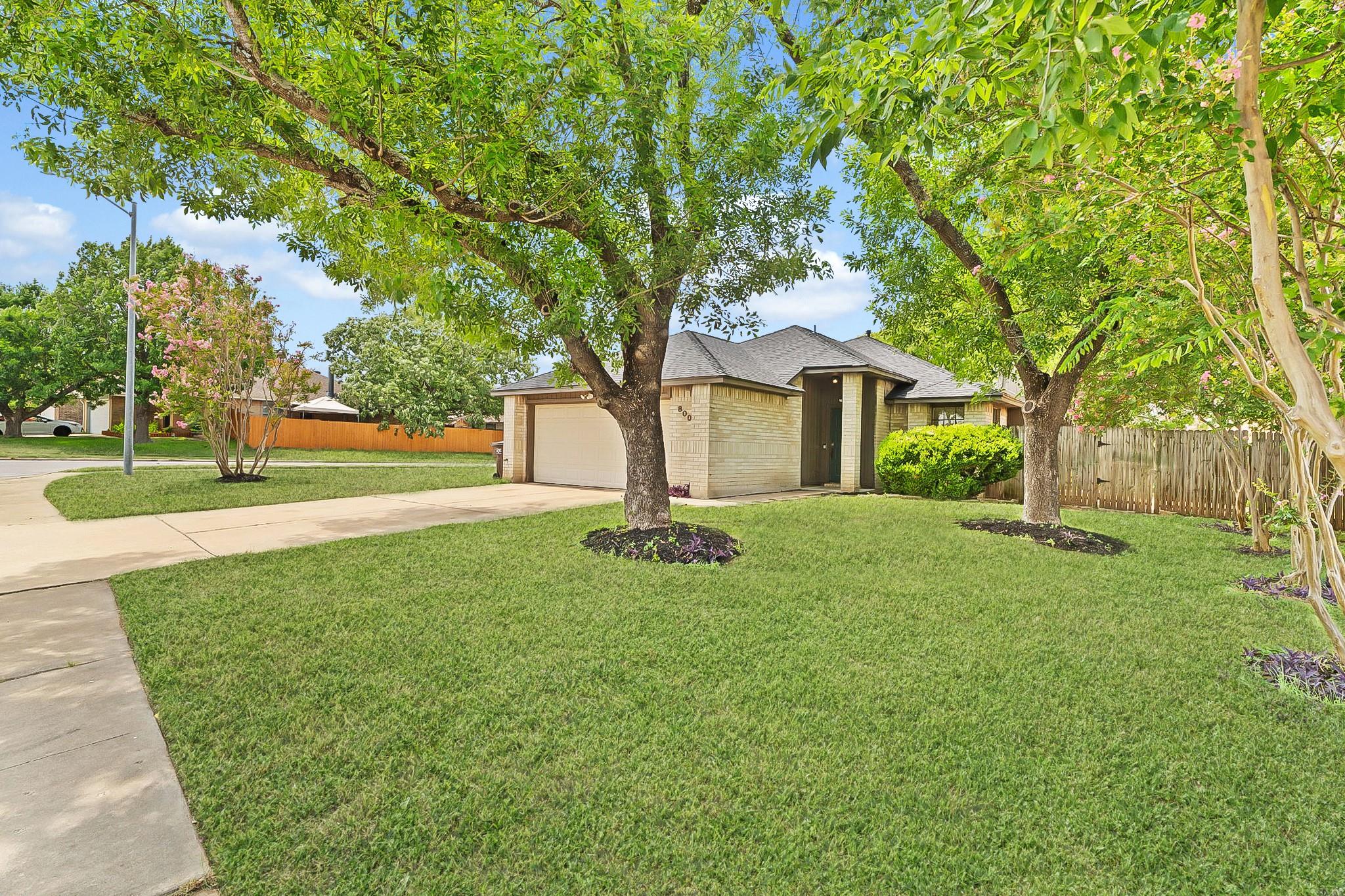 800 Saunders Dr Property Photo 1