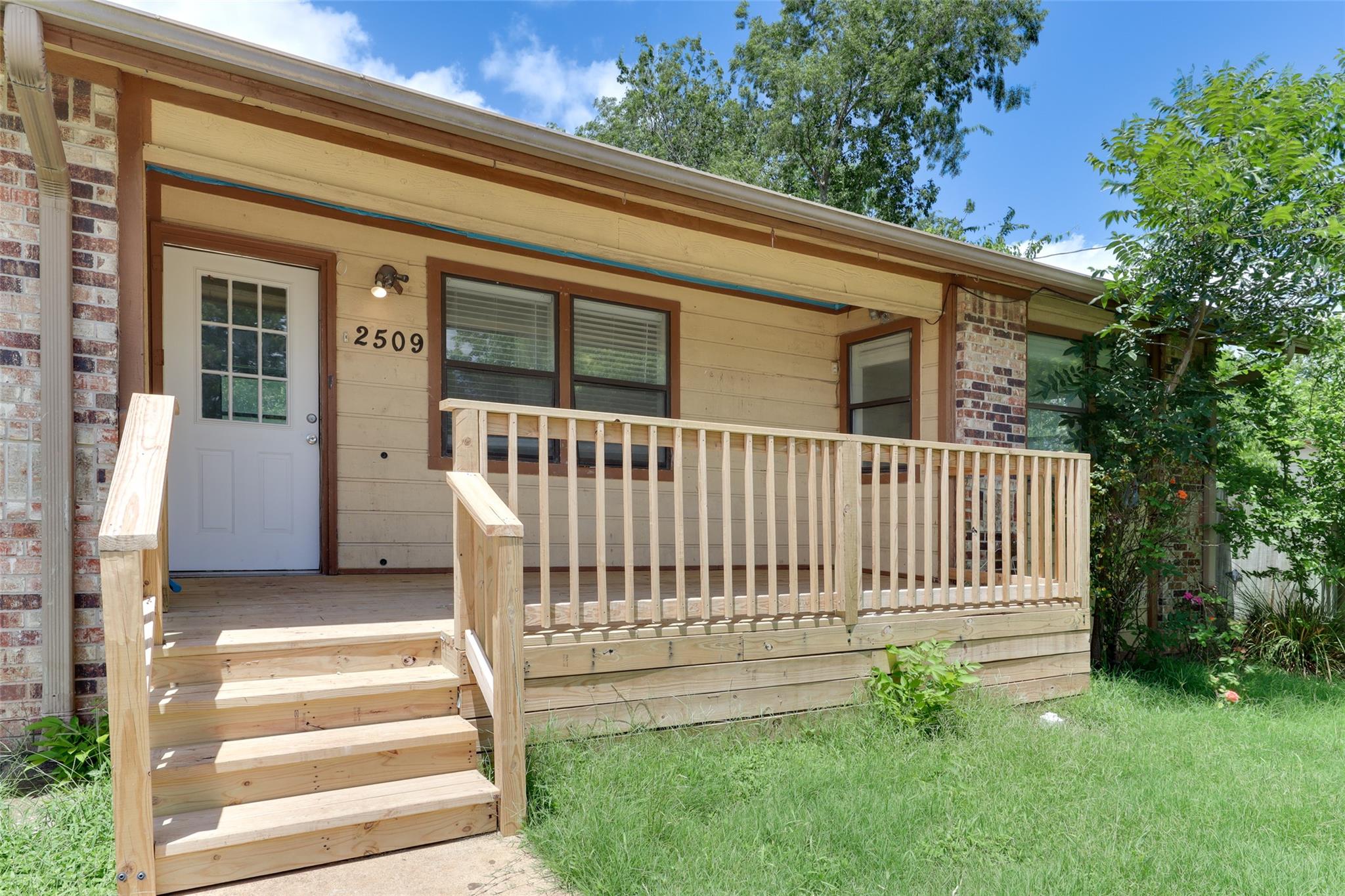 2509 Sumac Ln Property Photo 3