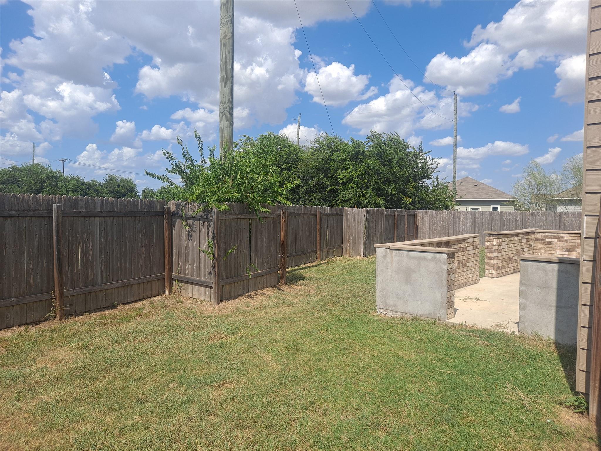 225 Rainey Dr Property Photo 2