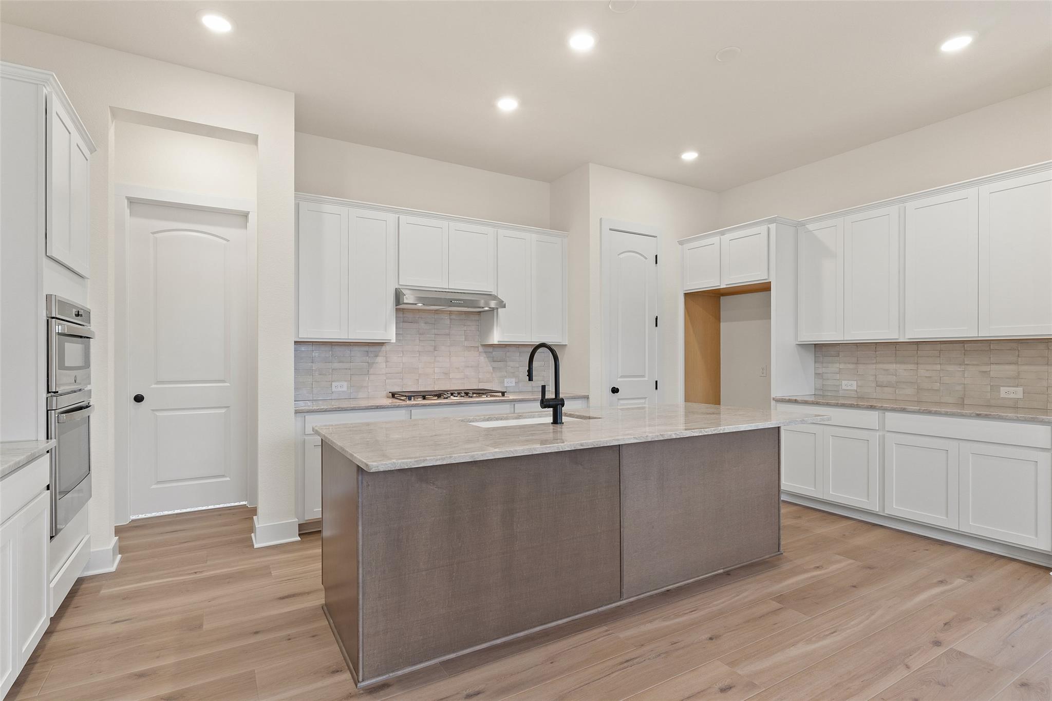 528 Redding Way Property Photo 11