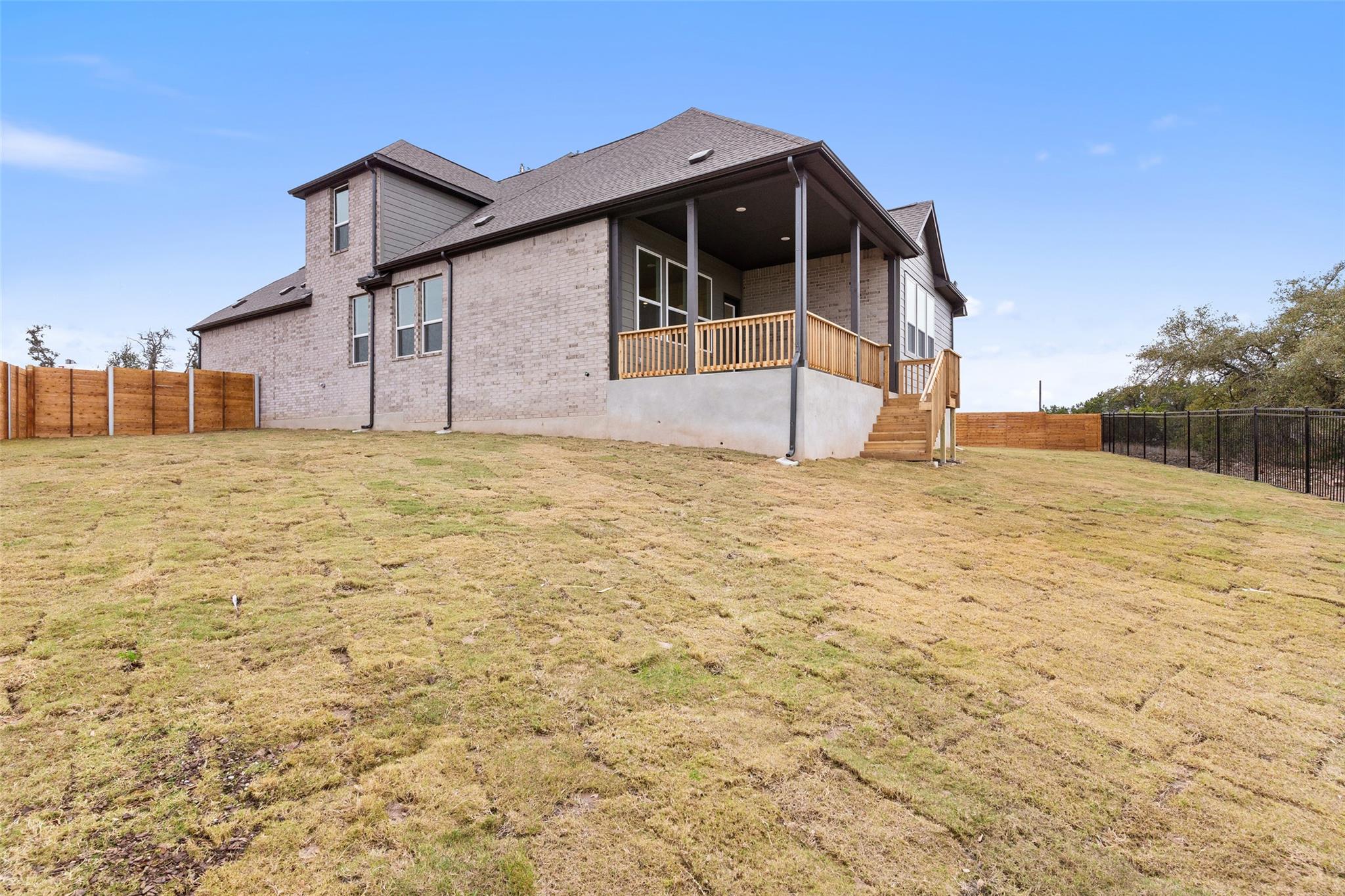 528 Redding Way Property Photo 36