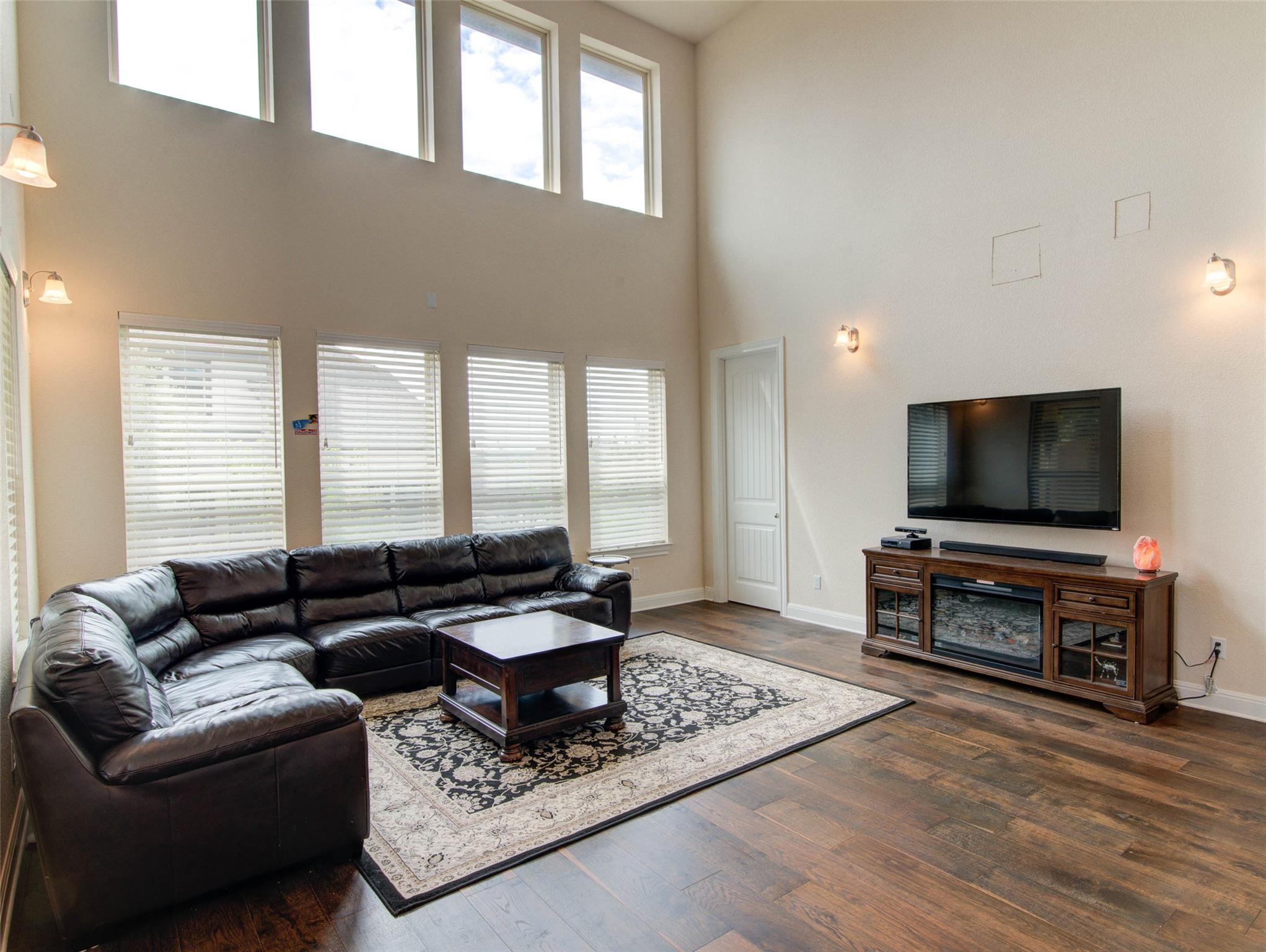 15621 Cabrillo Way Property Photo 9