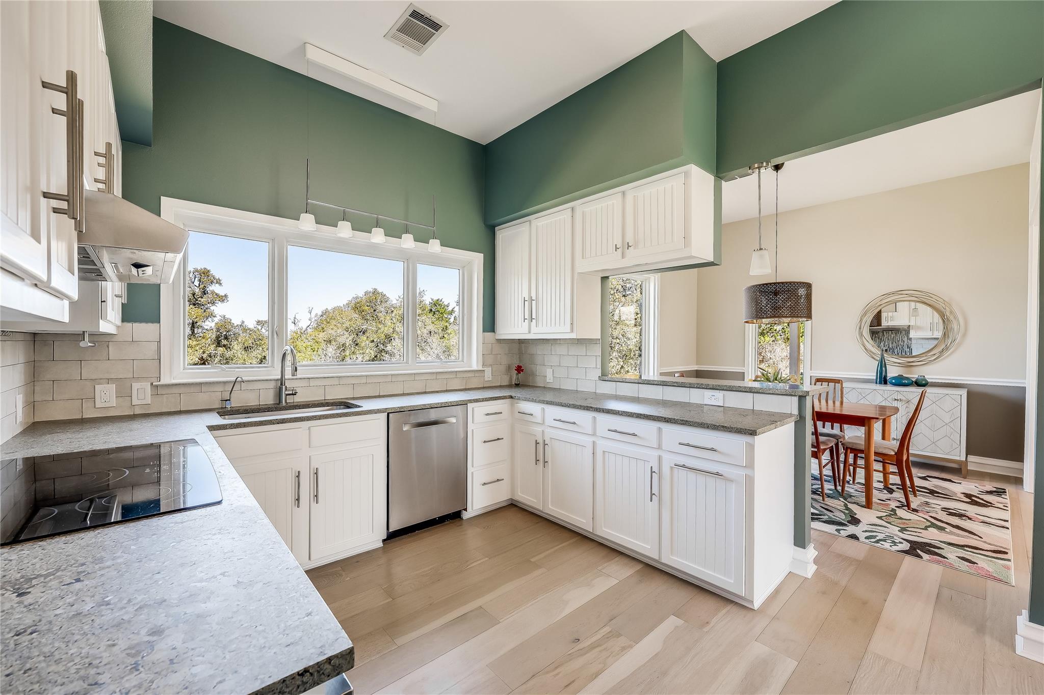 8004 Golden Oaks Ln Property Photo 12