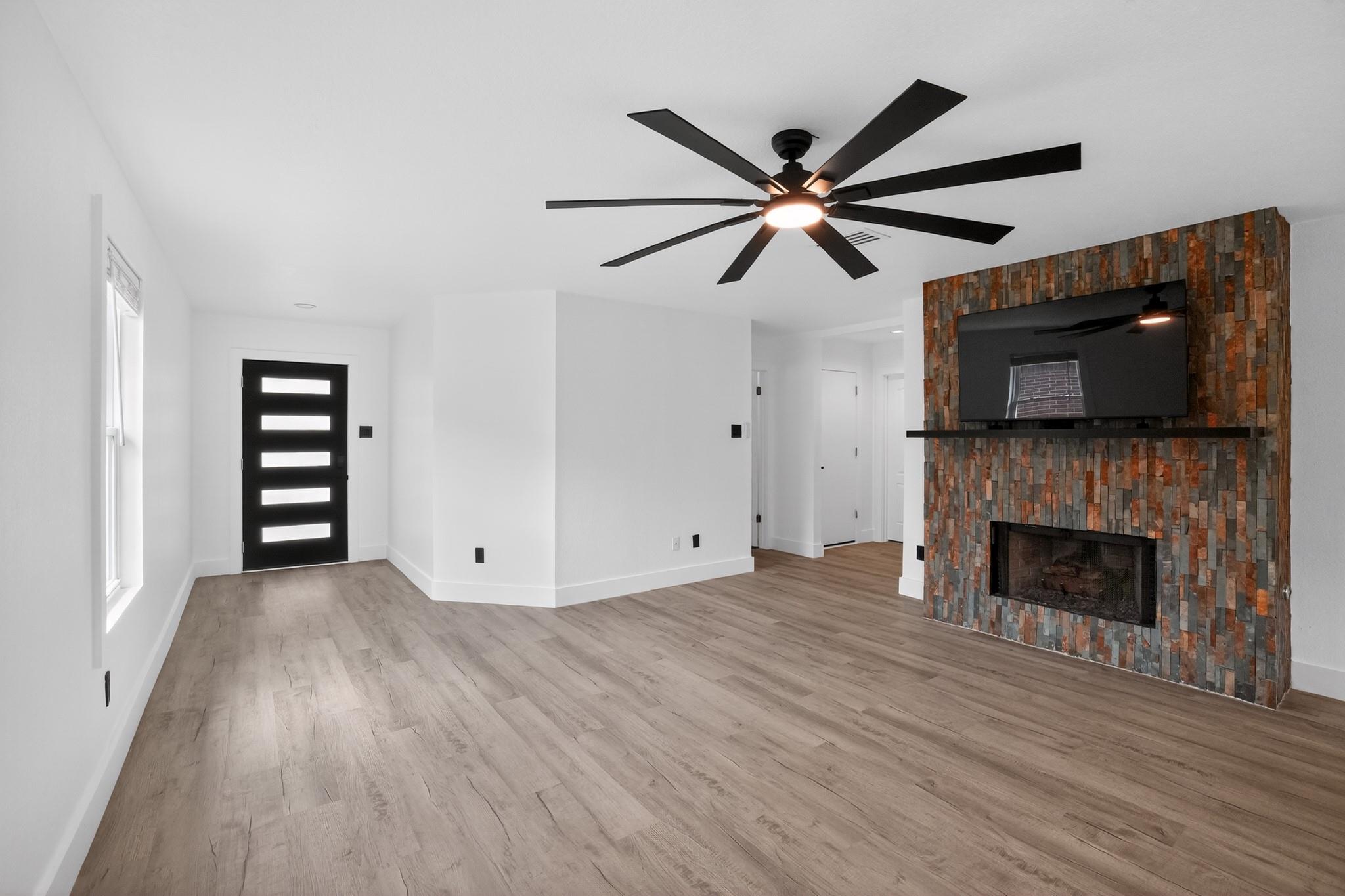 3911 Haleys Way Property Photo 5