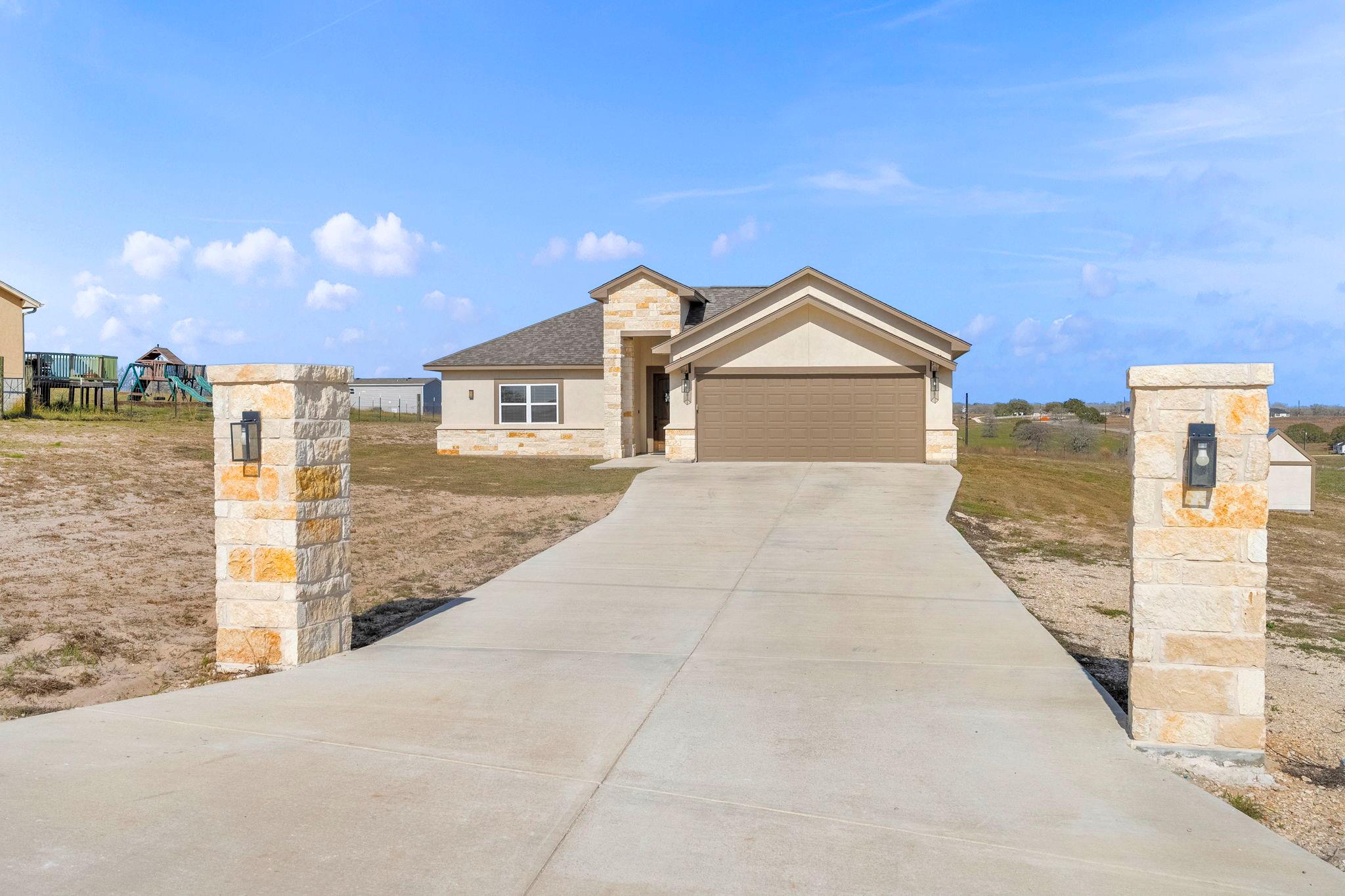 510 Lazy Oak LN