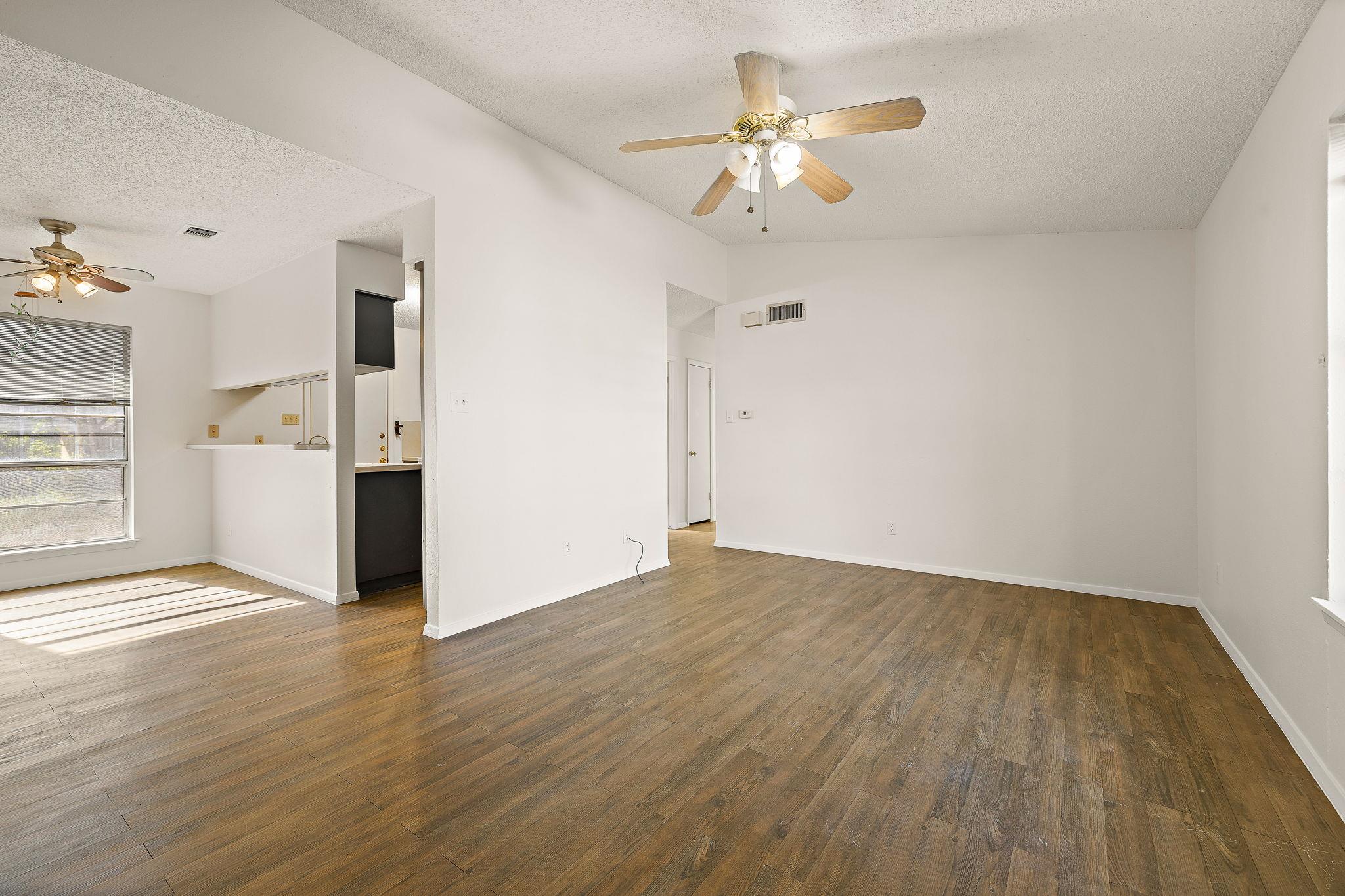 2402 Cottonwood Dr Property Photo 3