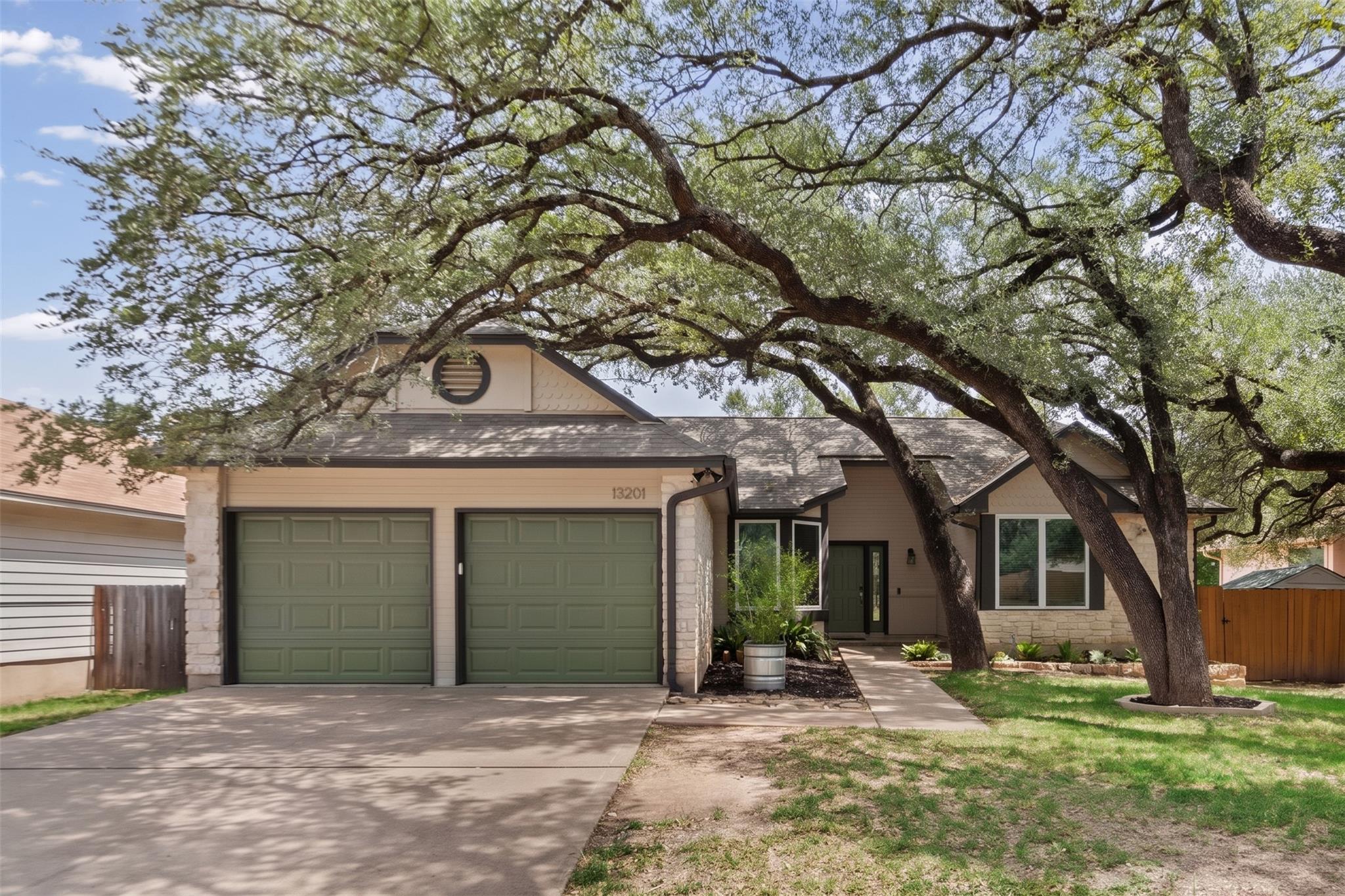 13201 Briar Hollow Dr Property Photo 1