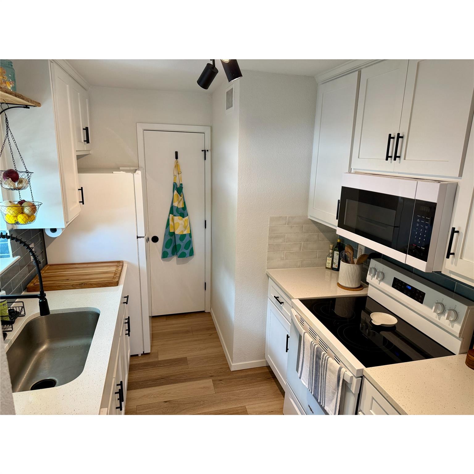 700 Nelray Blvd #1 Property Photo 16
