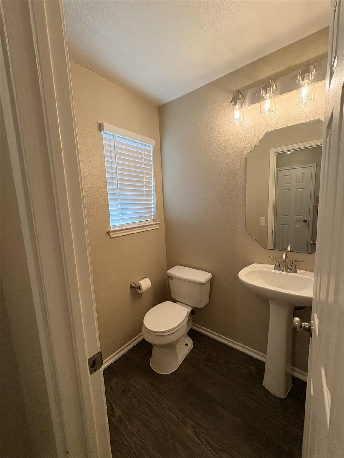 6808 Sabrina Dr Property Photo 3