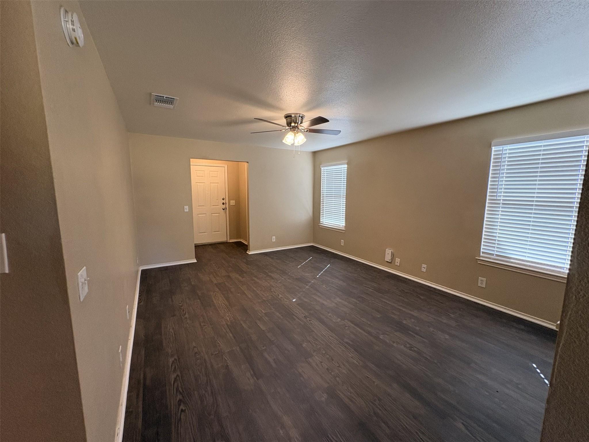 6808 Sabrina Dr Property Photo 4