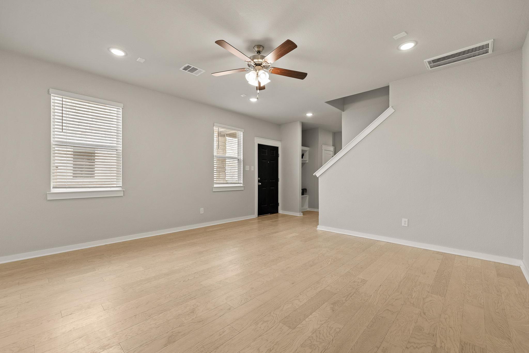 2233 Calvert Dr Property Photo 5
