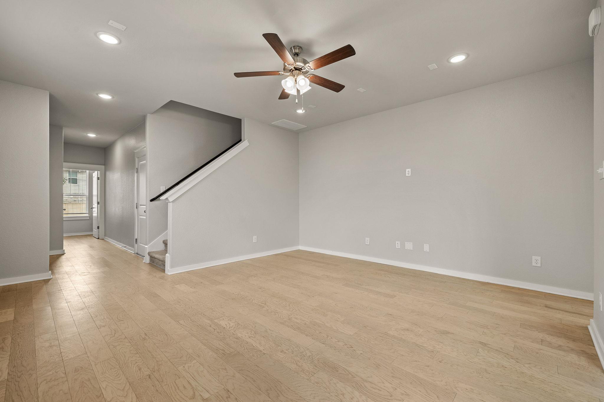 2233 Calvert Dr Property Photo 6