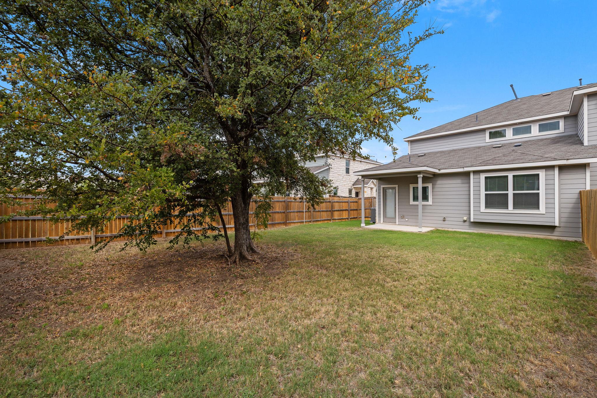 2233 Calvert Dr Property Photo 32