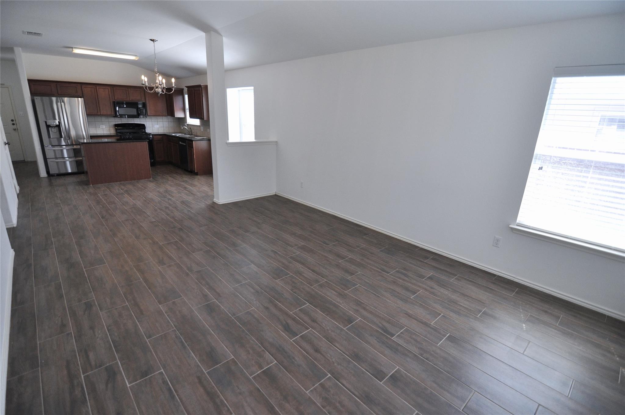 2704 Hearthsong Loop Property Photo 5