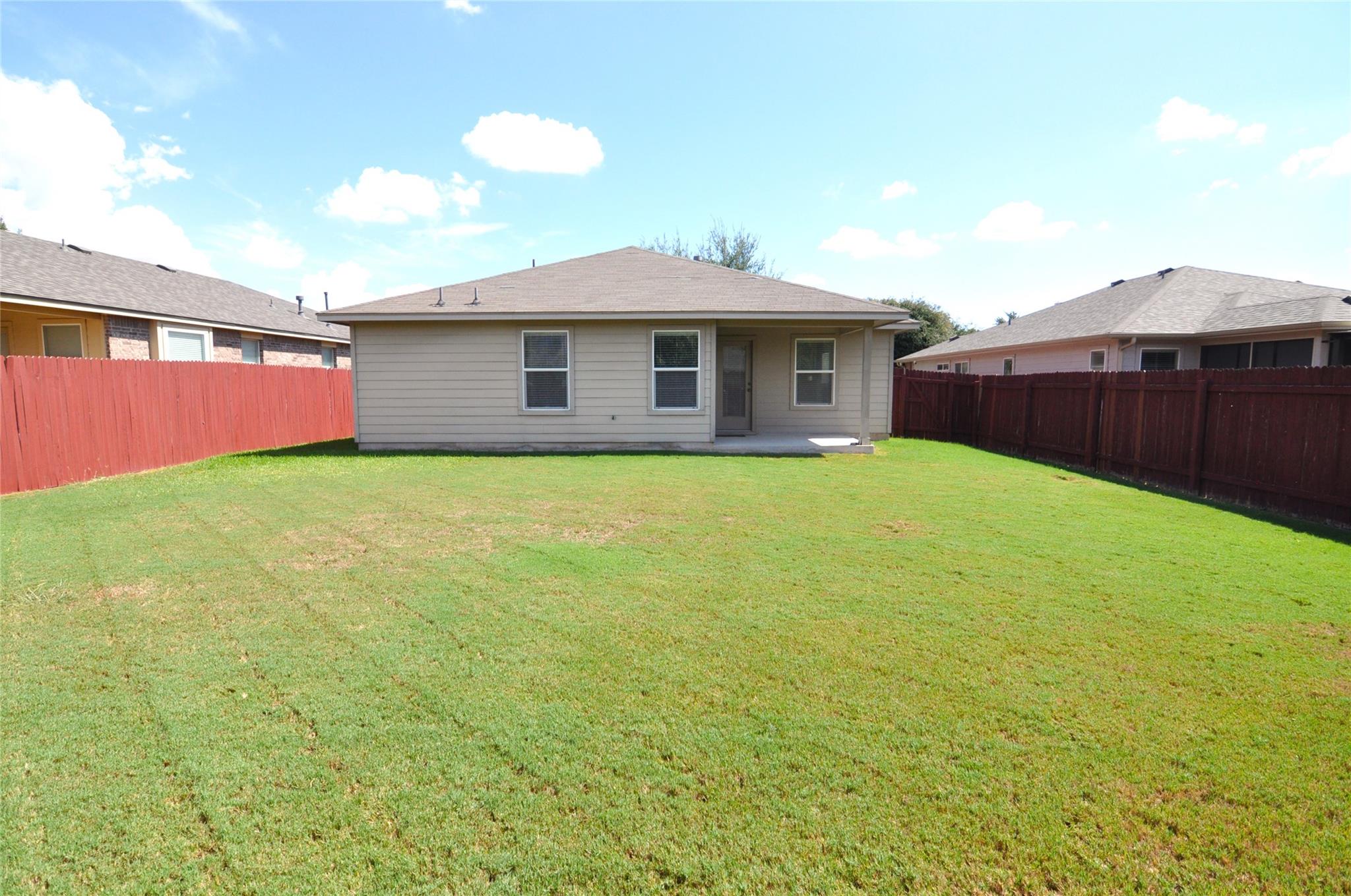 2704 Hearthsong Loop Property Photo 15