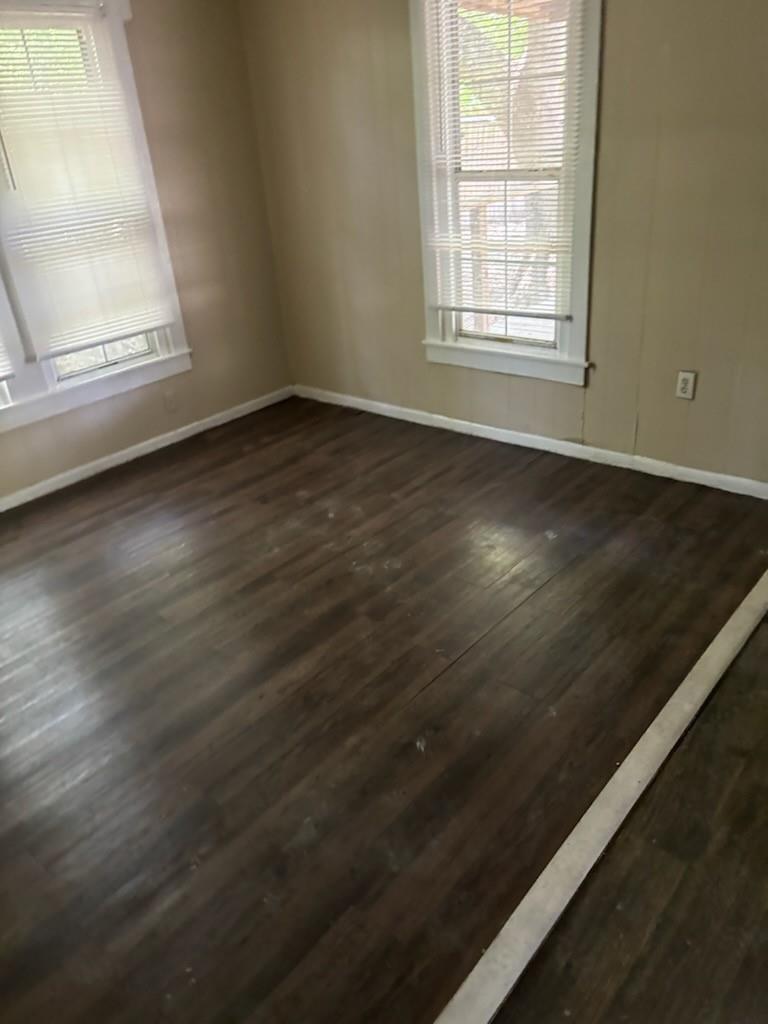 111 White Oak St Property Photo 3