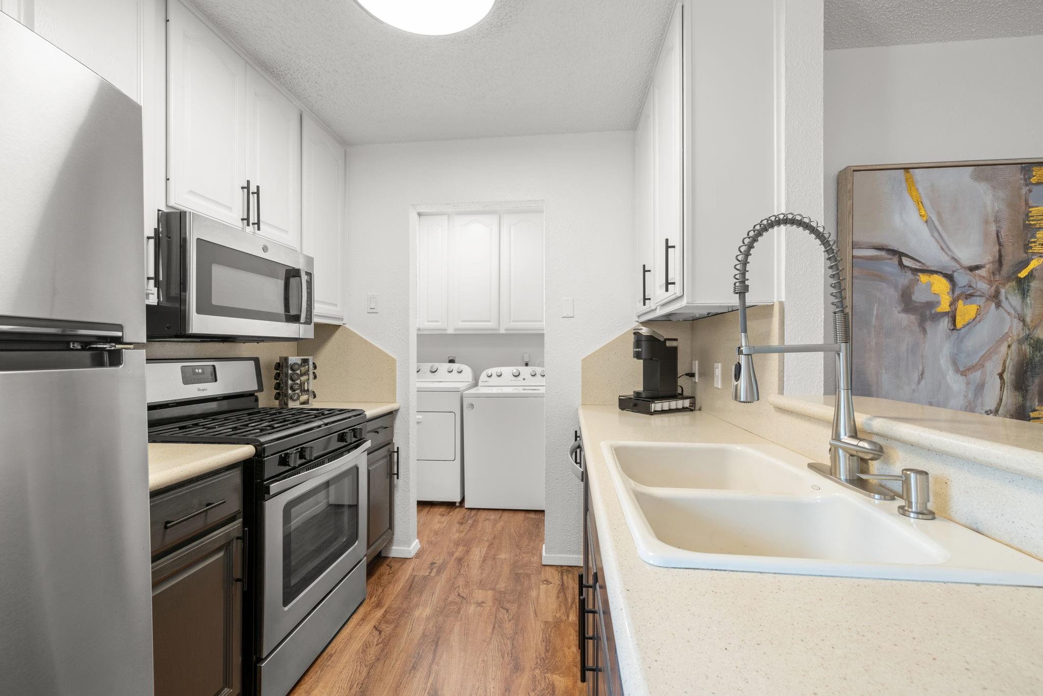 1908 Denfield Dr Property Photo 4