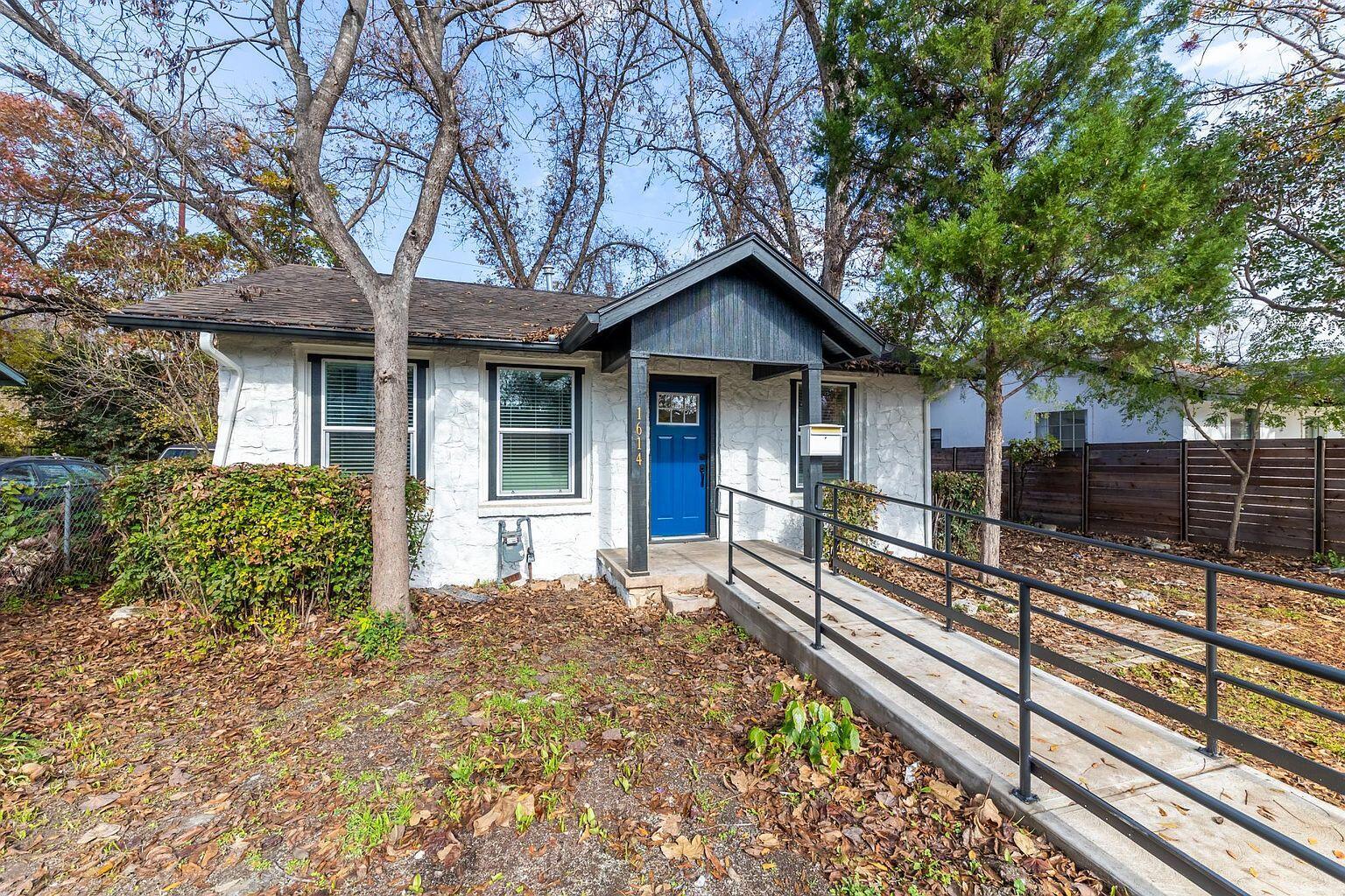 1614 Holly St Property Photo 1