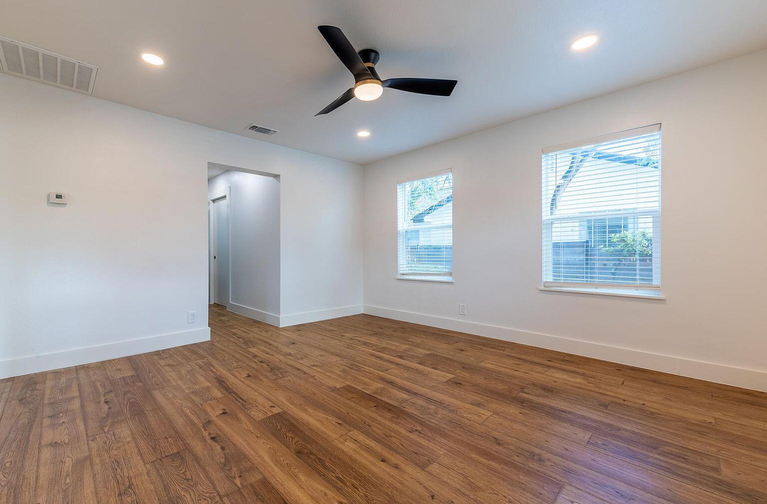 1614 Holly St Property Photo 13