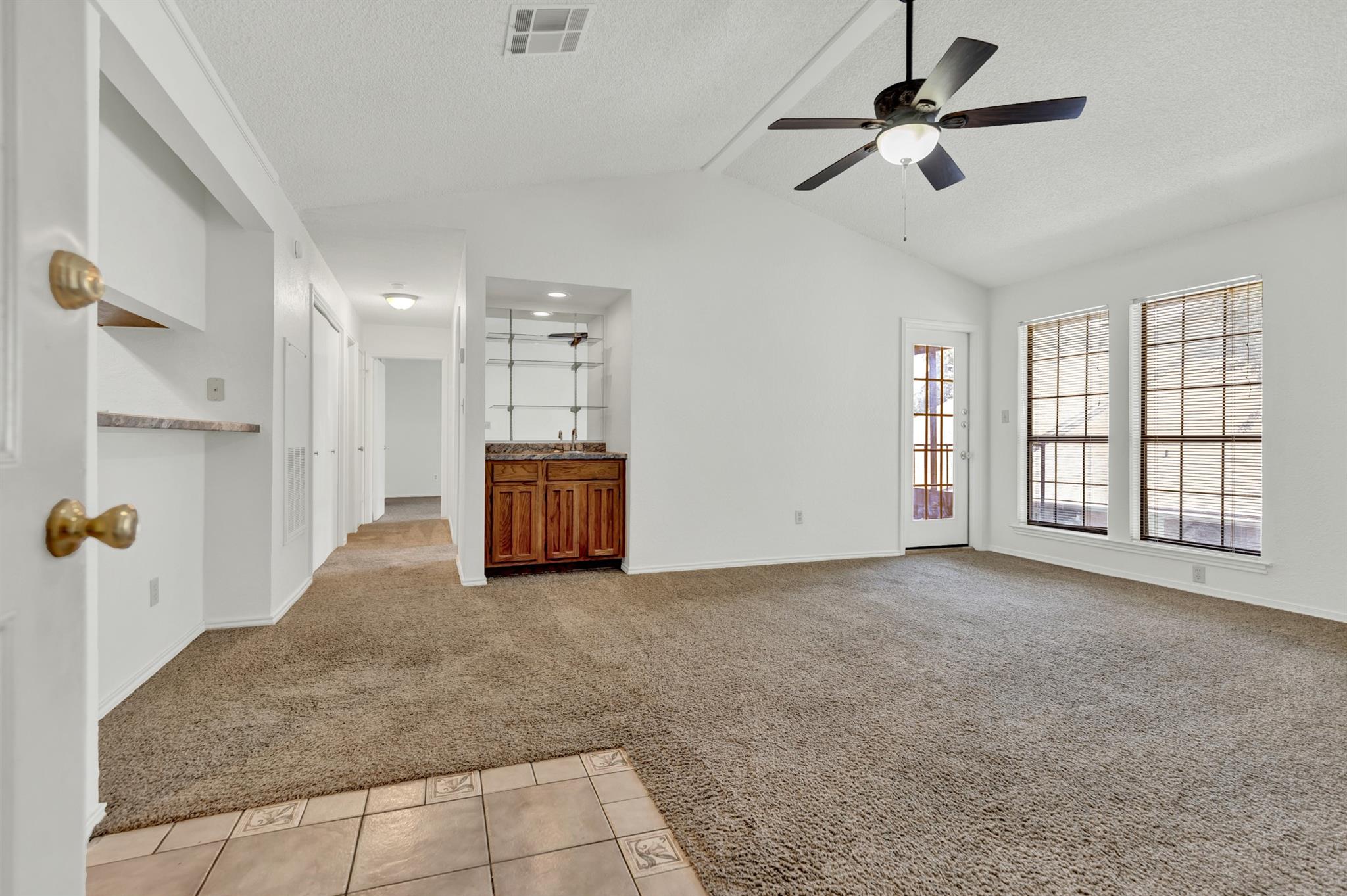 1202 Thorpe Ln #208 Property Photo 2