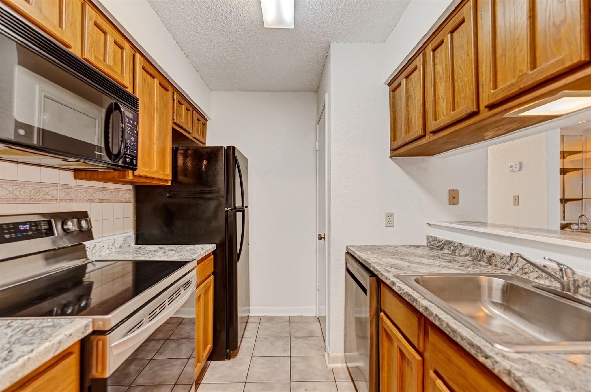 1202 Thorpe Ln #208 Property Photo 4