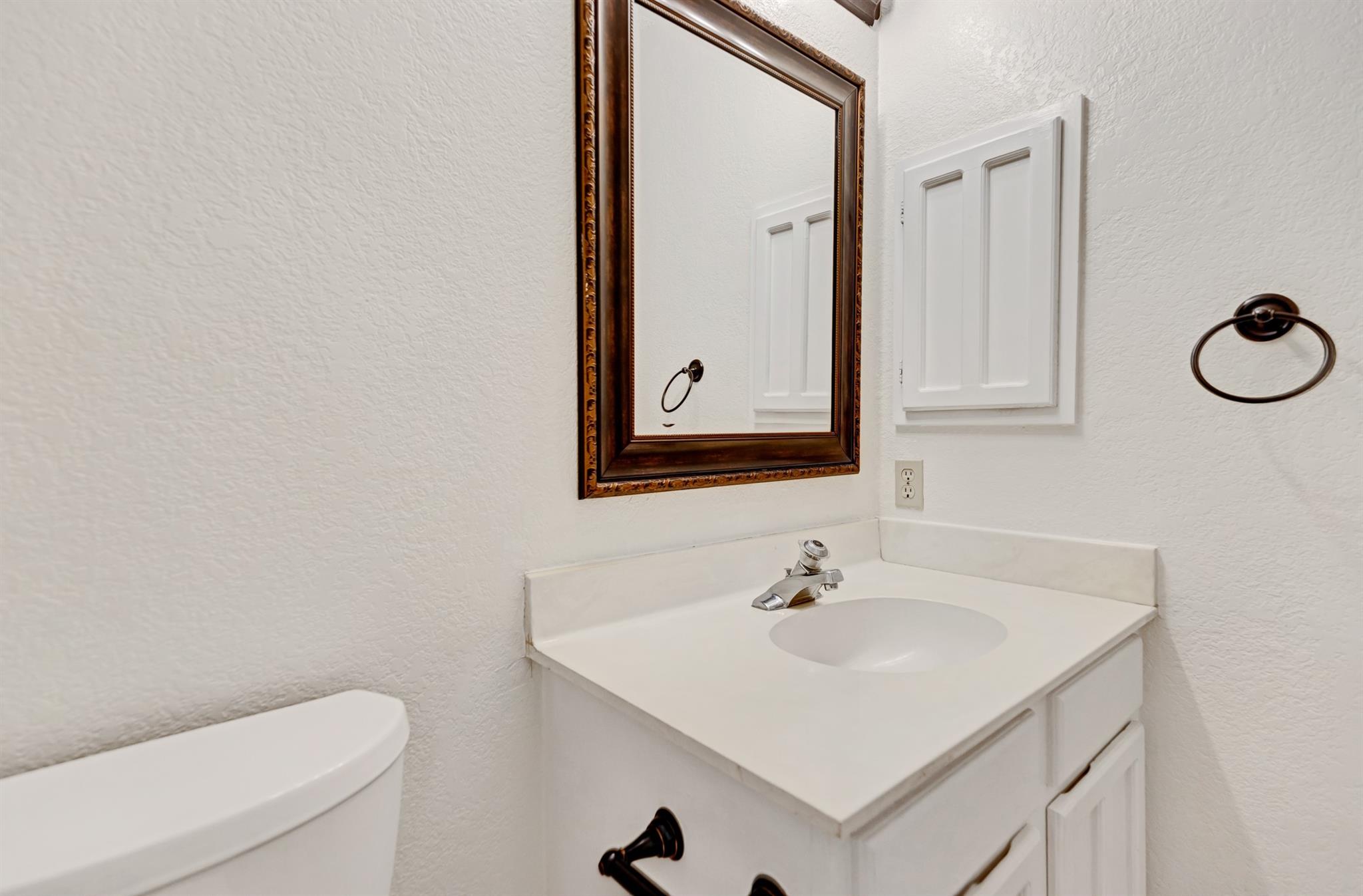 1202 Thorpe Ln #208 Property Photo 9