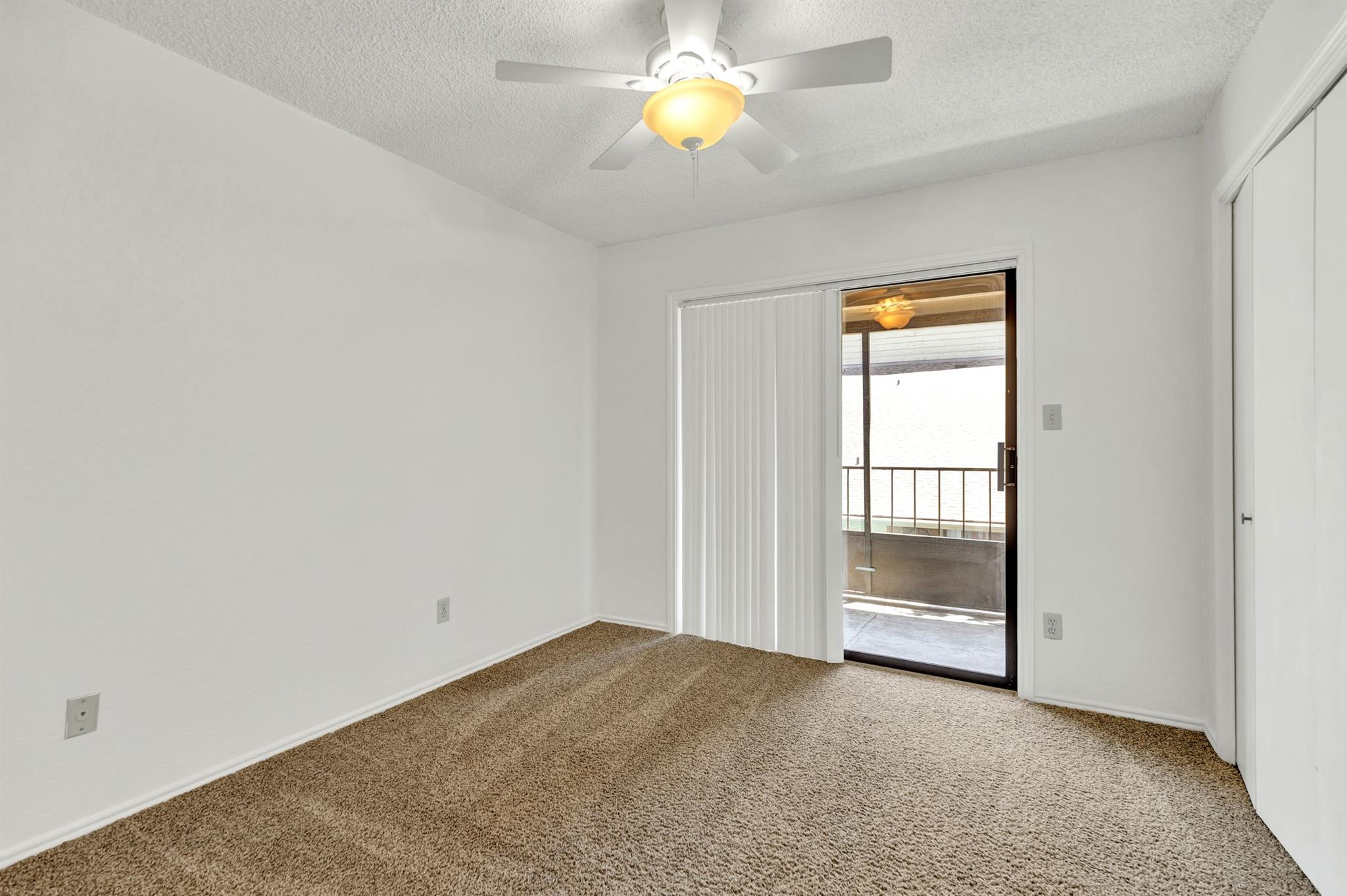 1202 Thorpe Ln #208 Property Photo 11