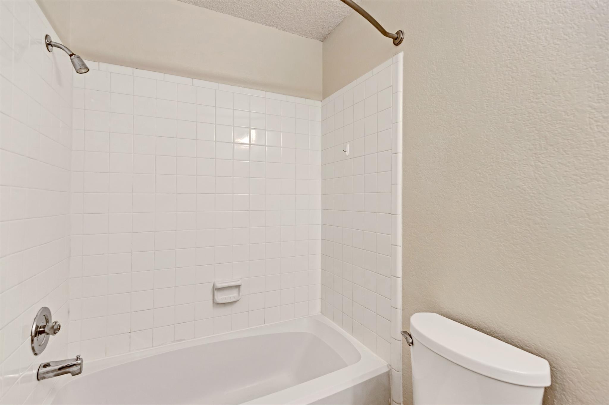 1202 Thorpe Ln #208 Property Photo 13