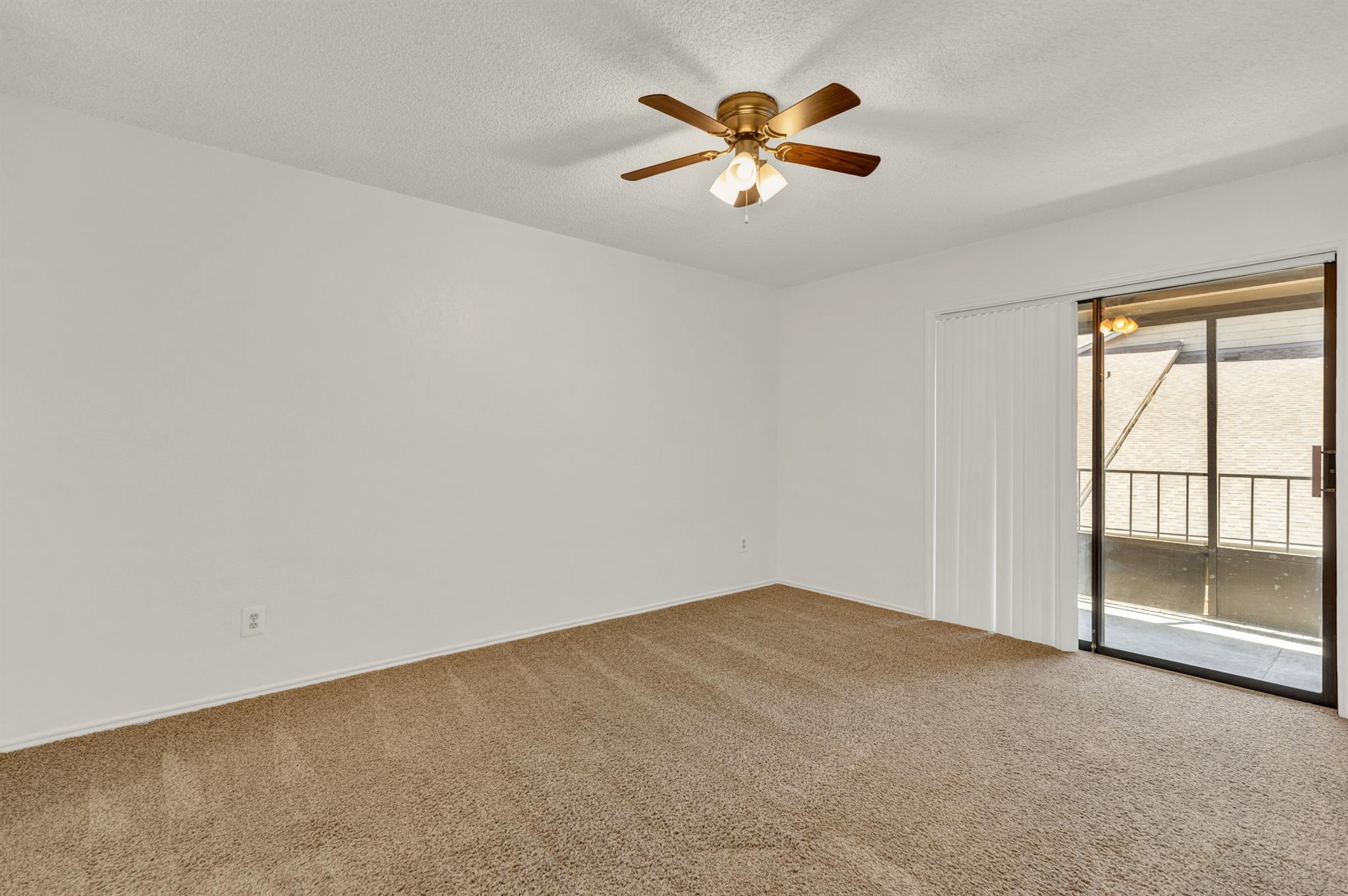 1202 Thorpe Ln #208 Property Photo 15