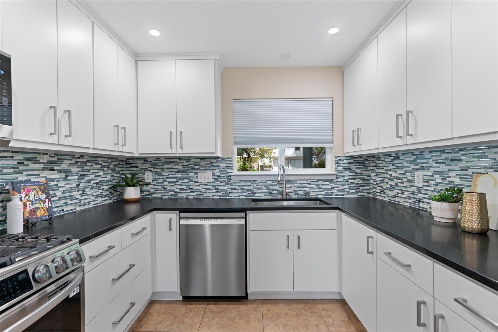 4111 Everest Ln Property Photo 10