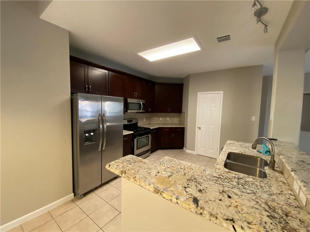 1413 Haley Gray Dr Property Photo 22