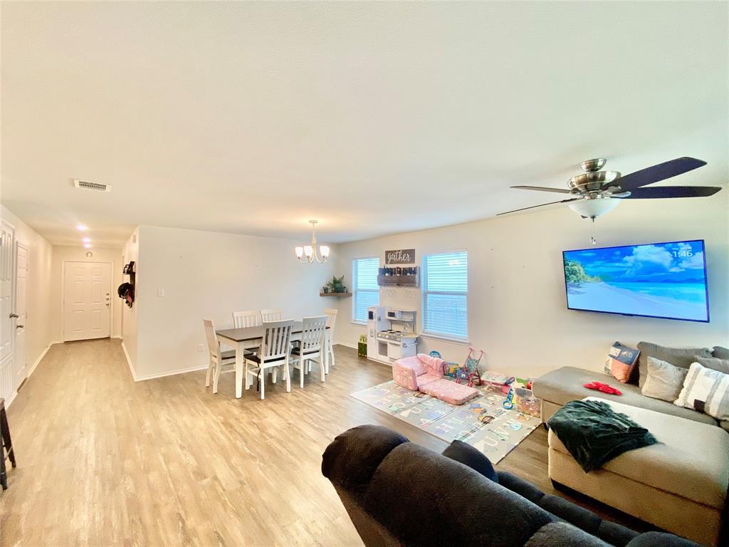 110 W Point Way Property Photo 2