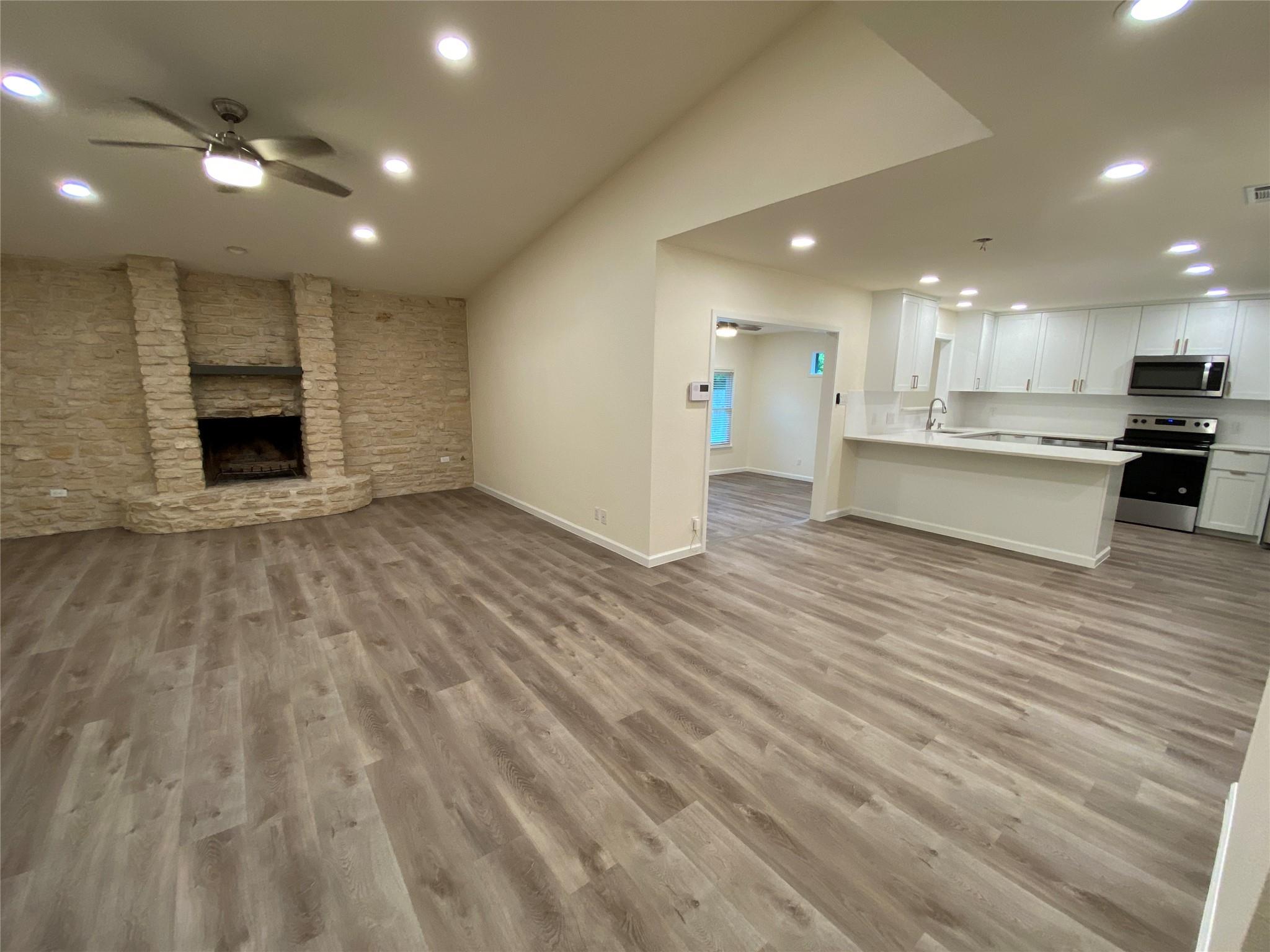 13307 Effingham St Property Photo 6